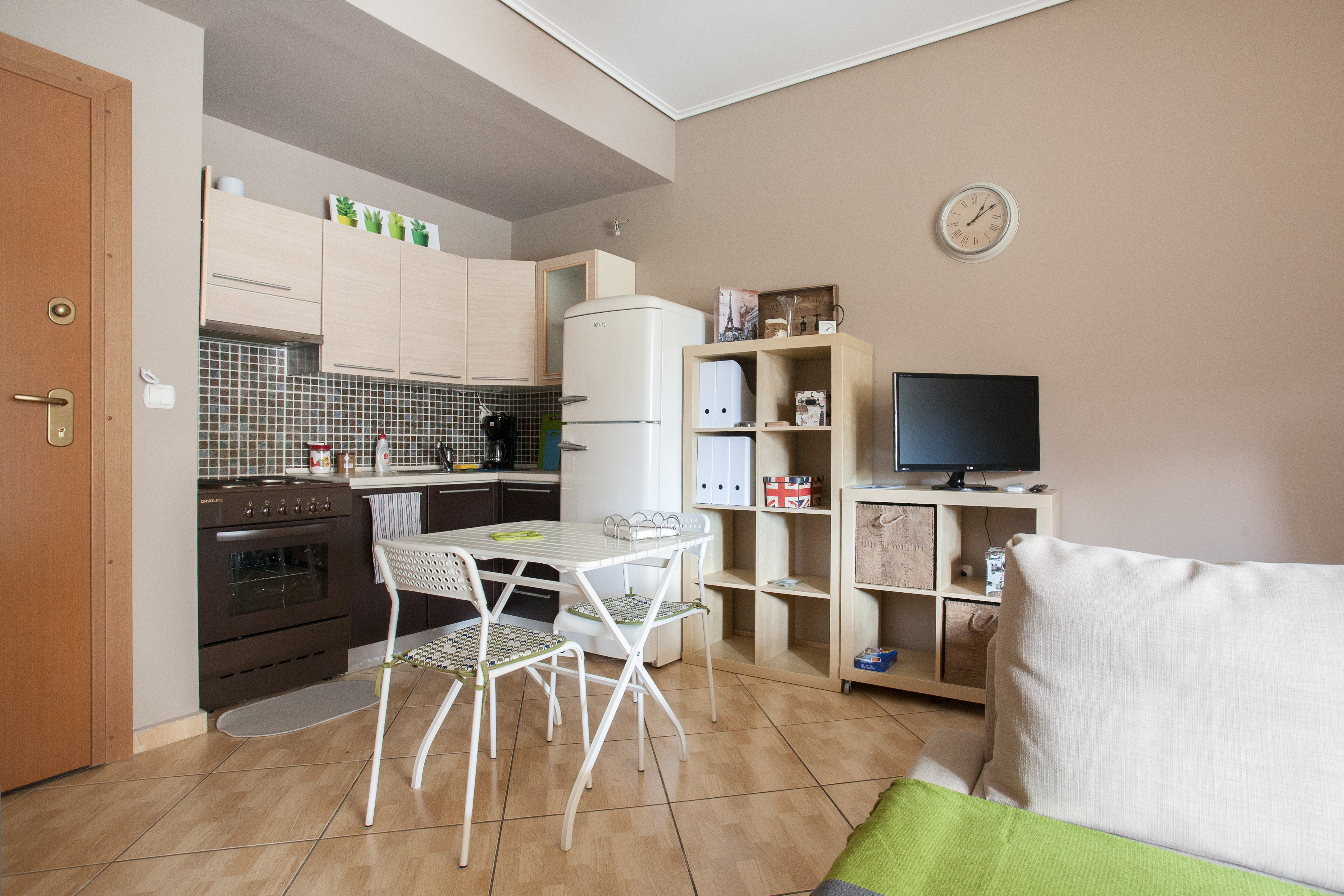 Explore center on foot & near metro in ΑΓΙΟΣ ΚΩΝΣΤΑΝΤΙΝΟΣ-ΠΛΑΤΕΙΑ ΒΑΘΗΣ, Athens