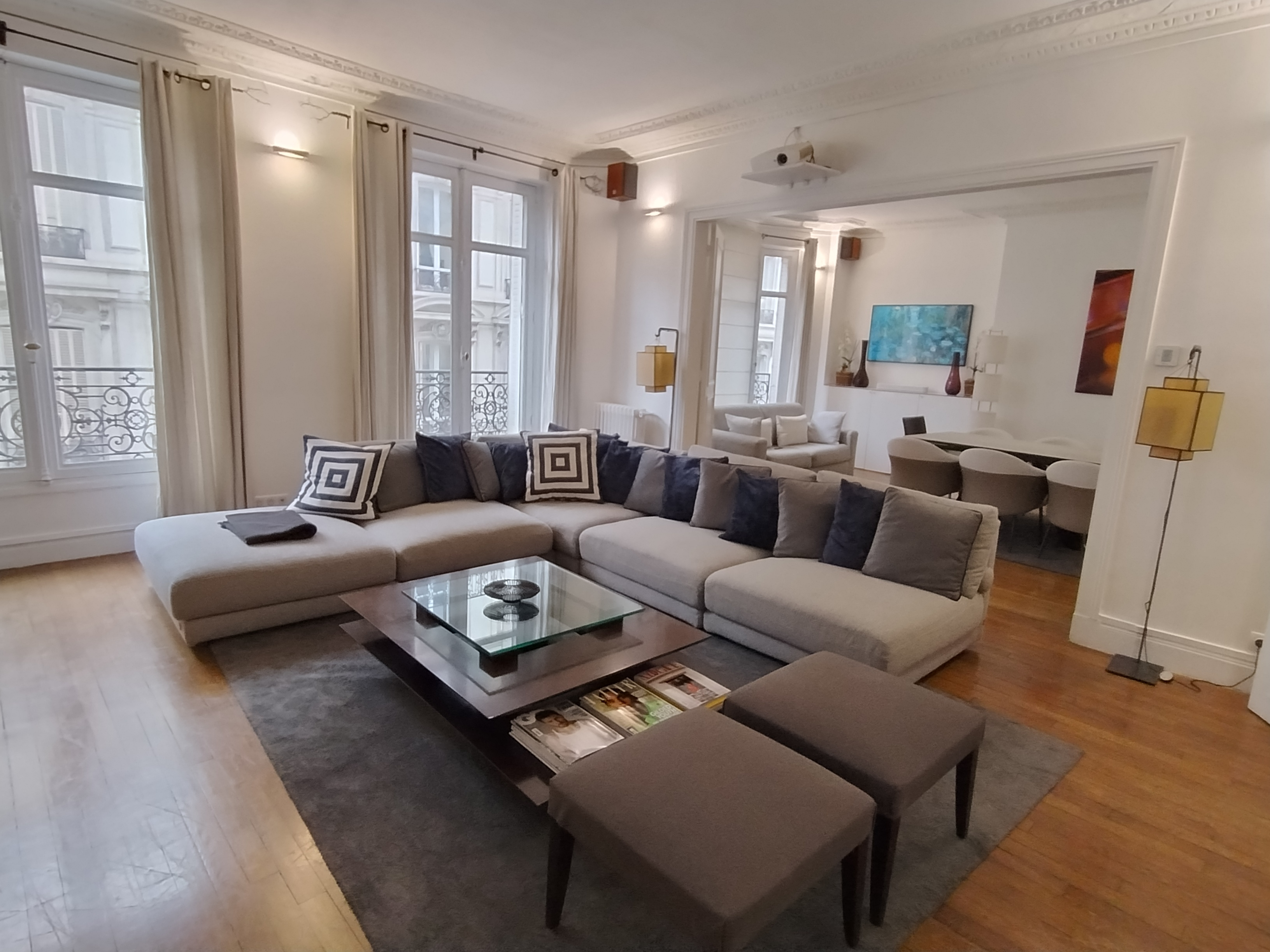 Luxury 1600 sqft on Champs Elysees with A/C in Élysée, Paris