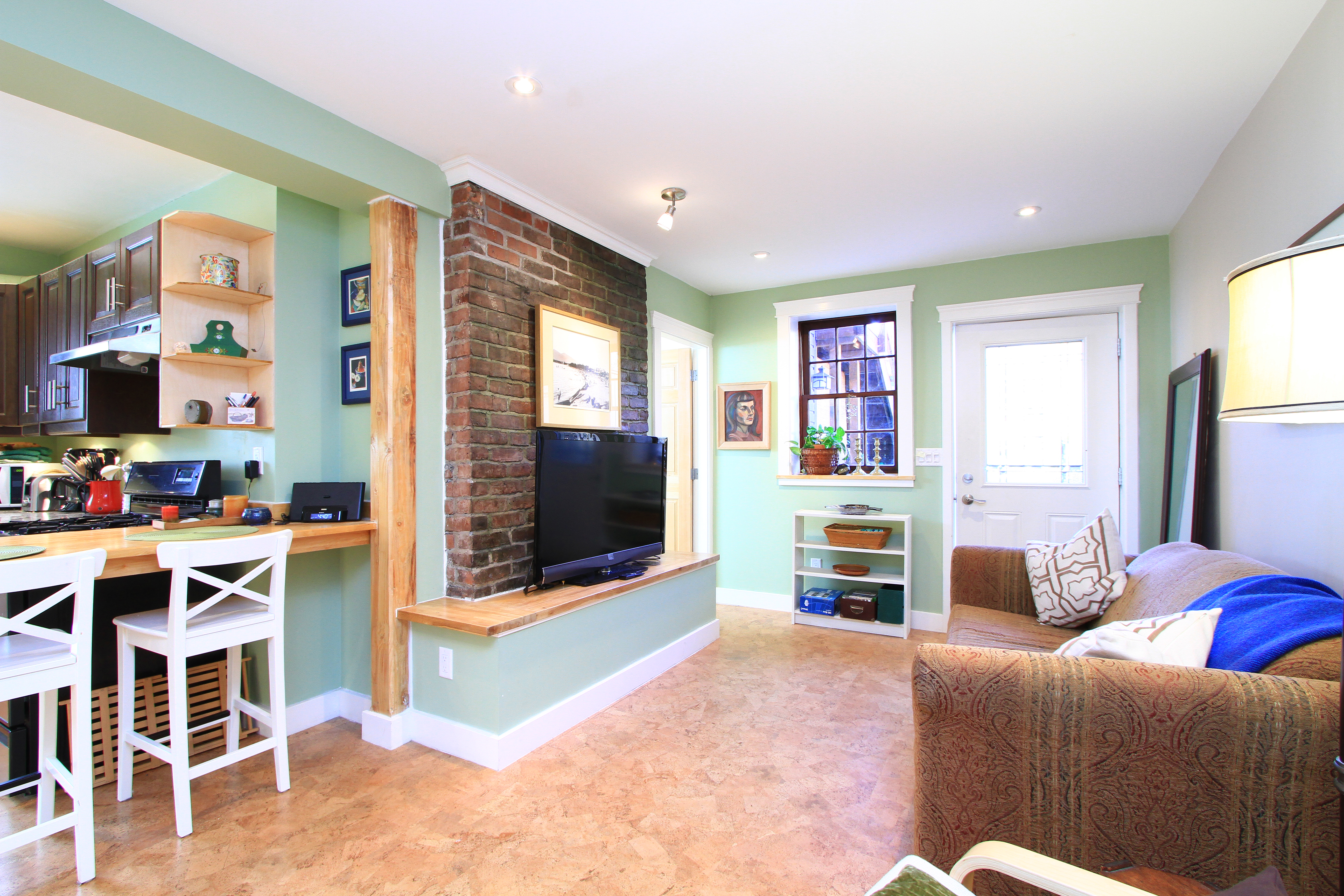 2 Bedroom Garden Flat - Main Street