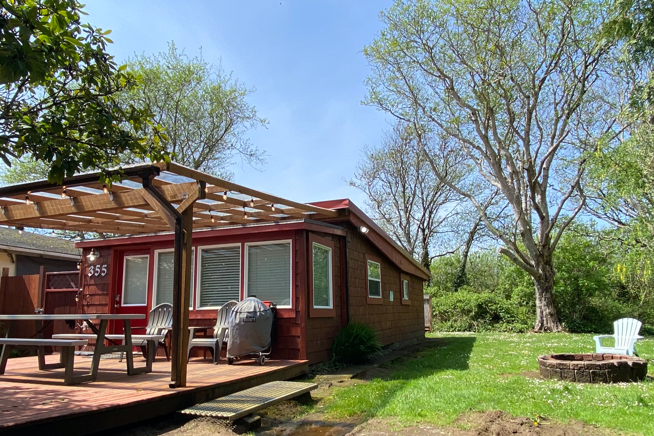 Beacons End Hot Tub 2 blocks to Beach & Town, Nice Bungalows for Rent in Rockaway Beach