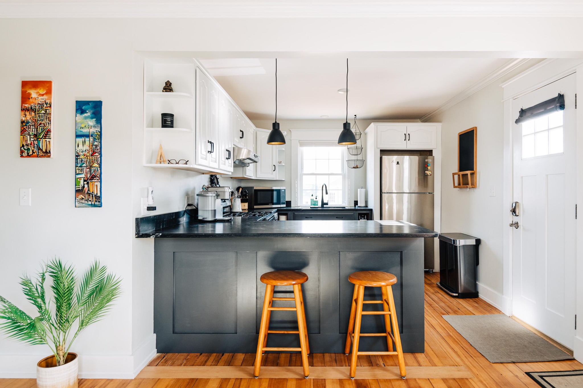 Small newly renovated 2 bedroom apartment