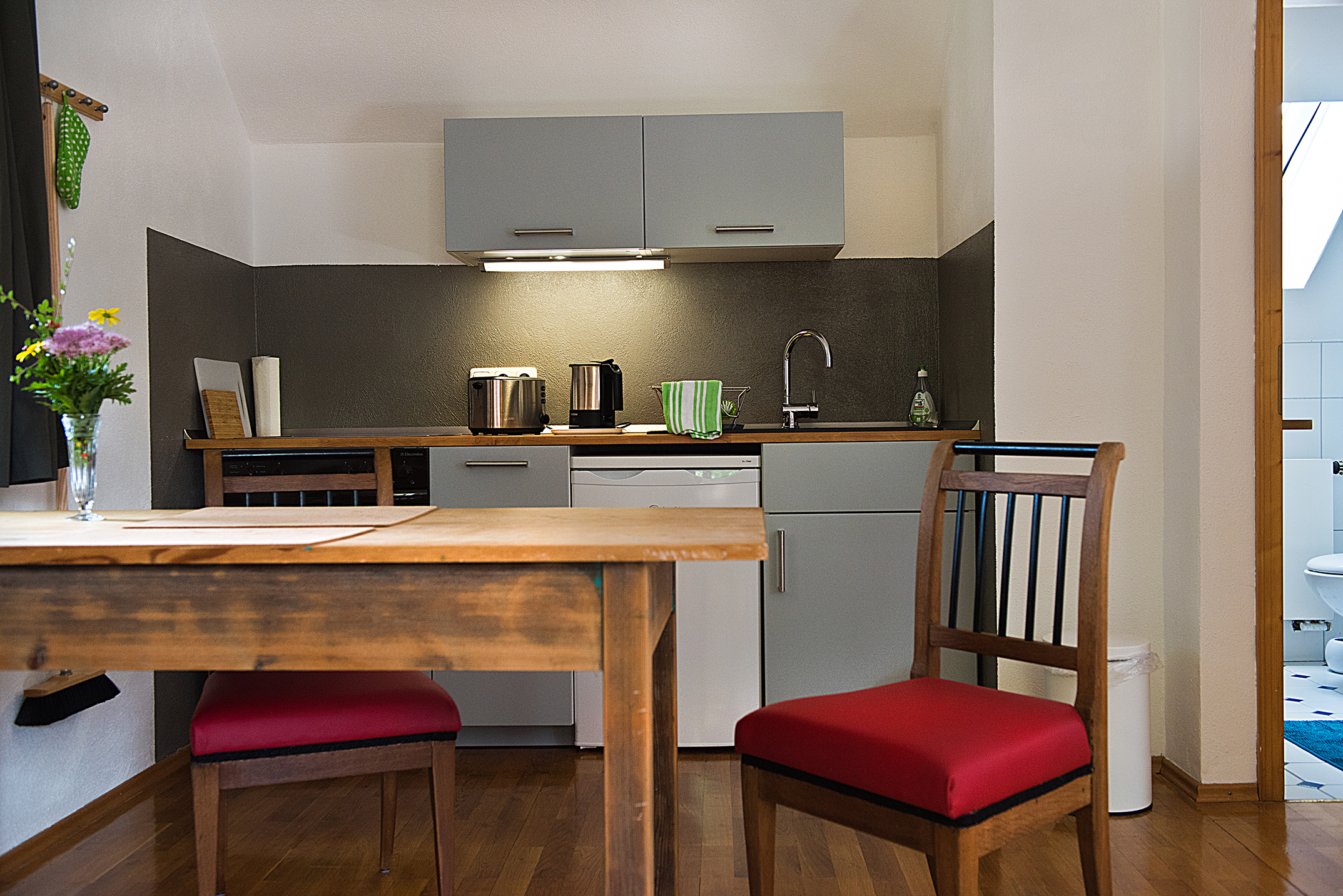 Attic apartment with own bathroom near subway in Untergiesing-Harlaching, Munich