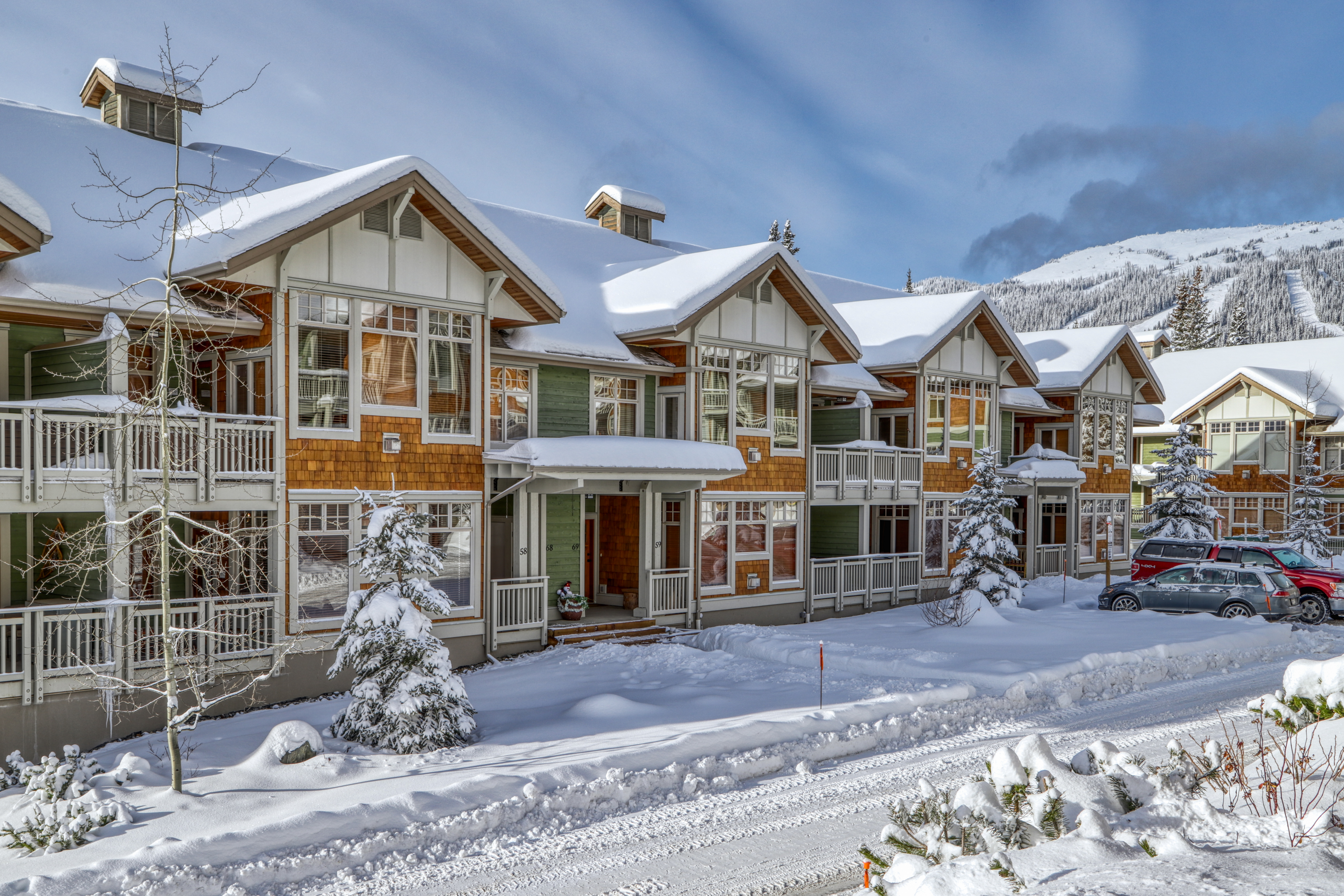 NEW ‘A WONDERFUL SKI IN/SKI OUT SUN PEAKS ESCAPE!’