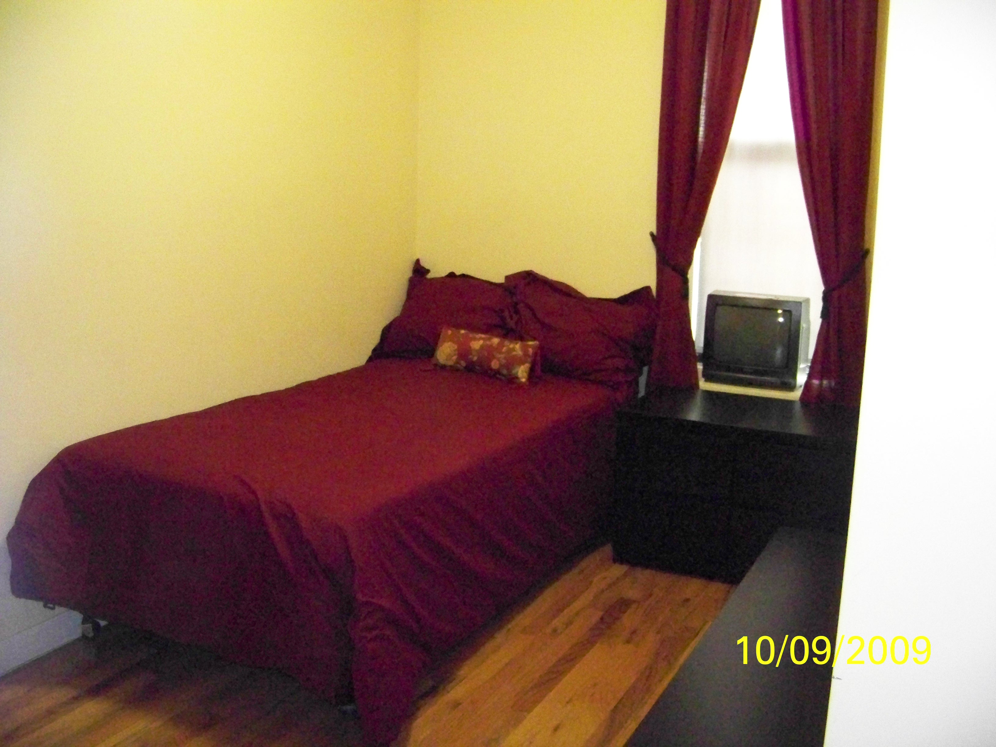 Room in Beautiful Townhouse. in Mott Haven, New York City