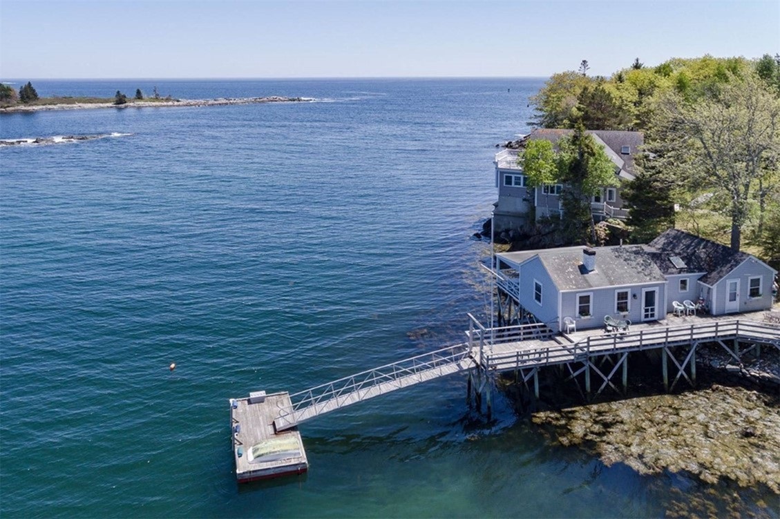 Cozy dock house on water Cottages for Rent in Boothbay, Maine, United