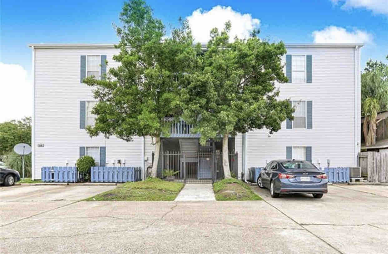River Ridge Condo Business Professionals monthly Condominiums for Rent in Elmwood, Louisiana