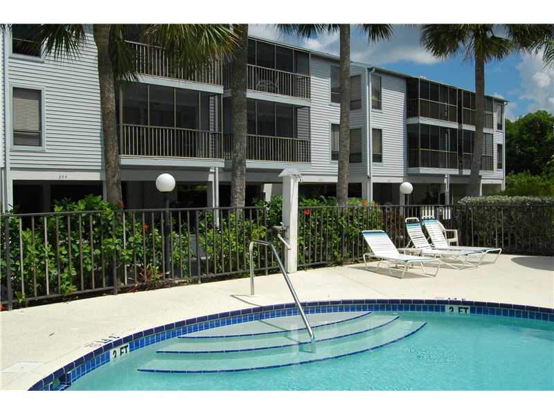 Spacious renovated 2-bdrm a short walk from beach