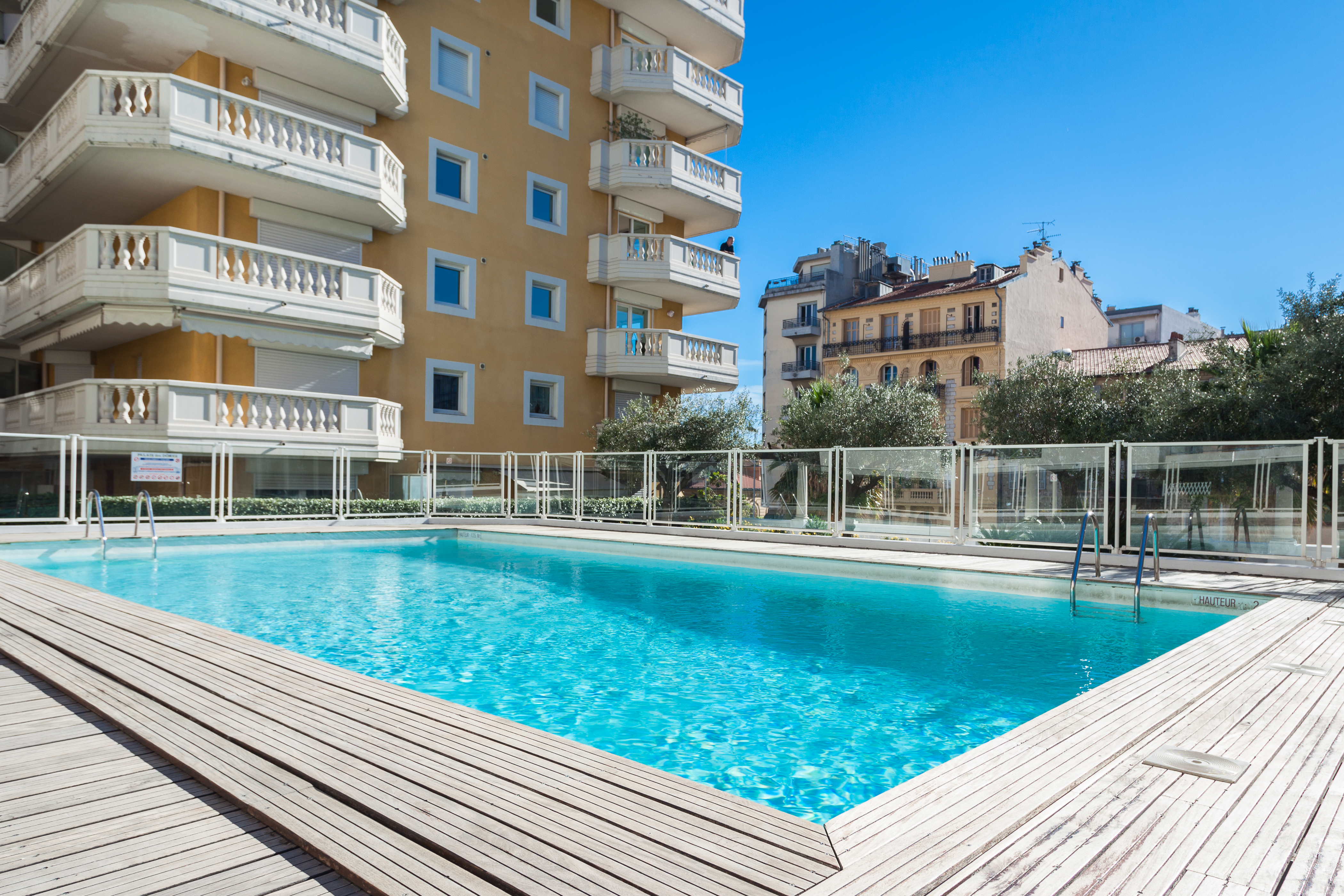 NICE, Flat , Pool ; NEAR BEACH,WIFI