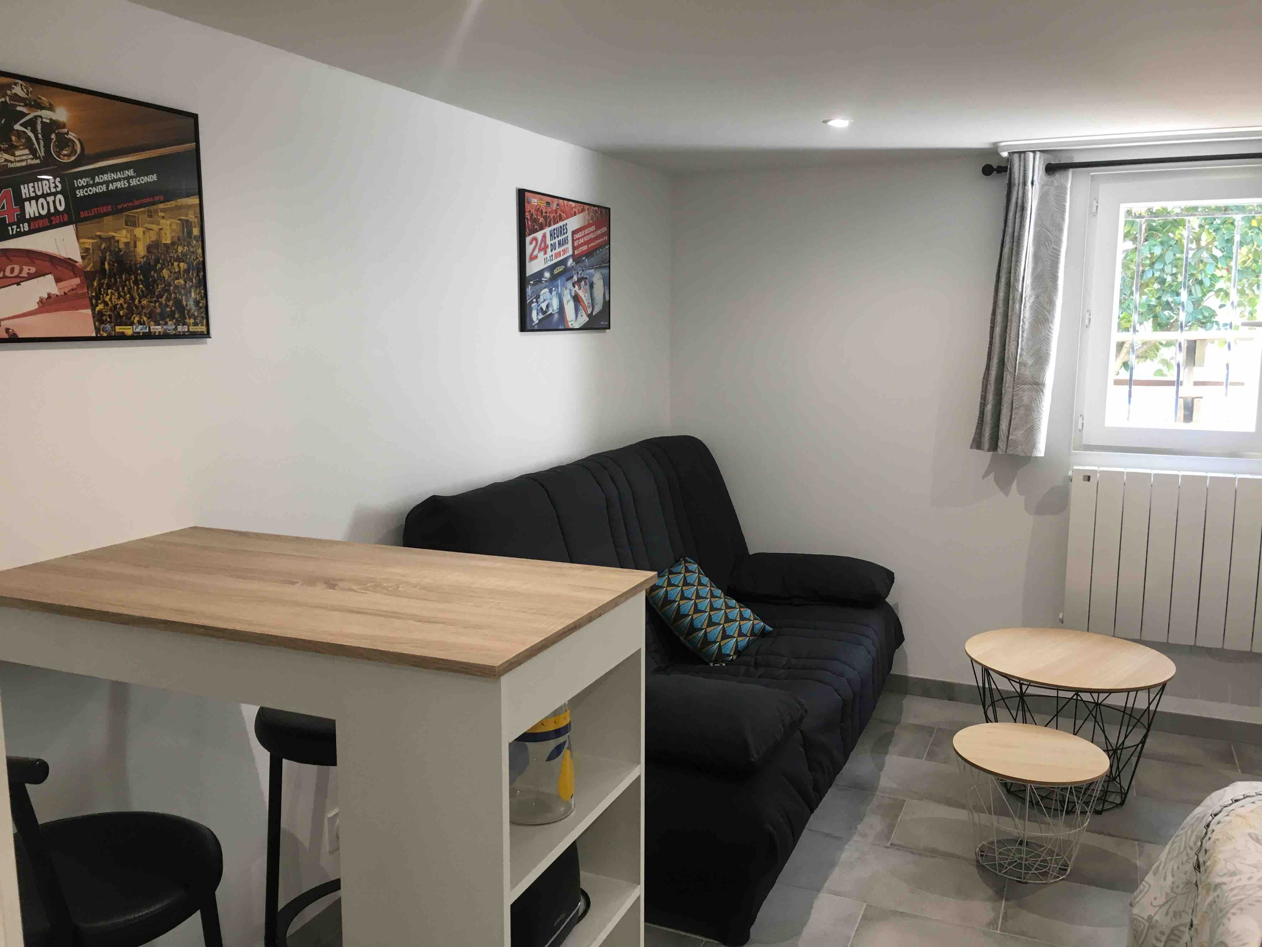 Basement studio,WIFI,bathroom, kitchenette,outdoor