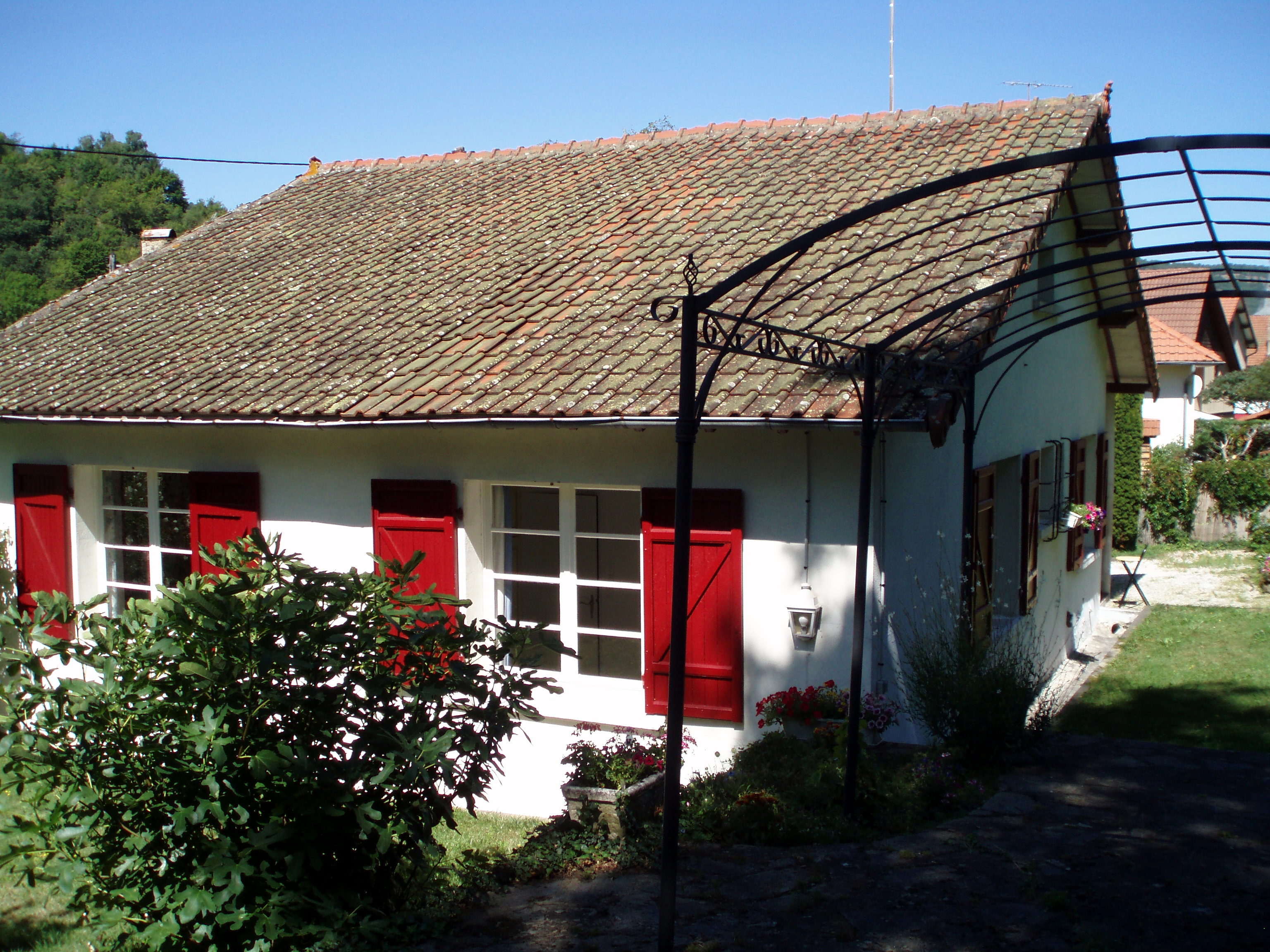 BEDROOM IN HOUSE IN VILLAGE OF CANTAL