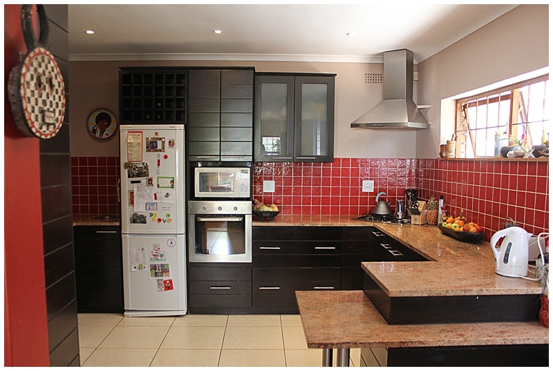 Large family home with lovable cat in Ward 64, Cape Town