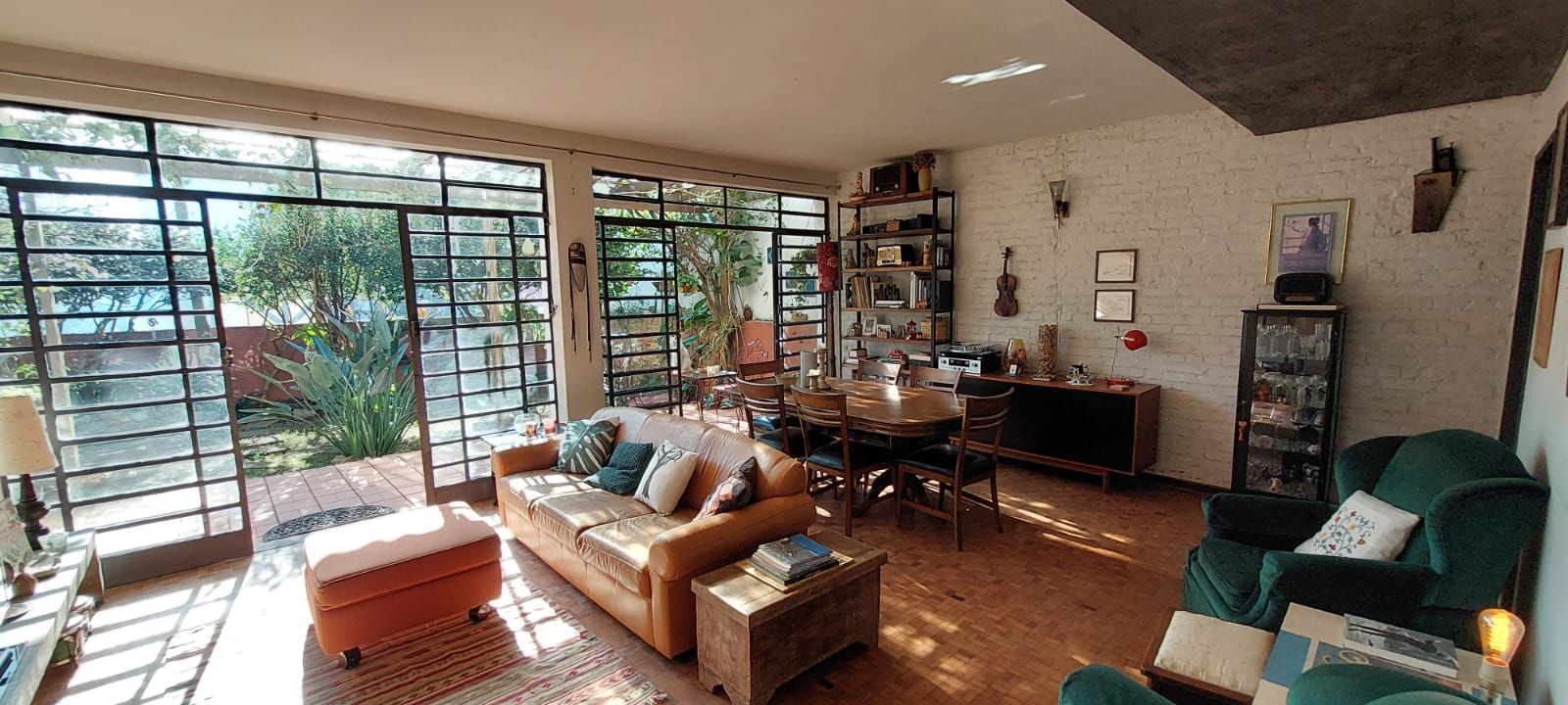 Large house with garden and office (pet friendly)
