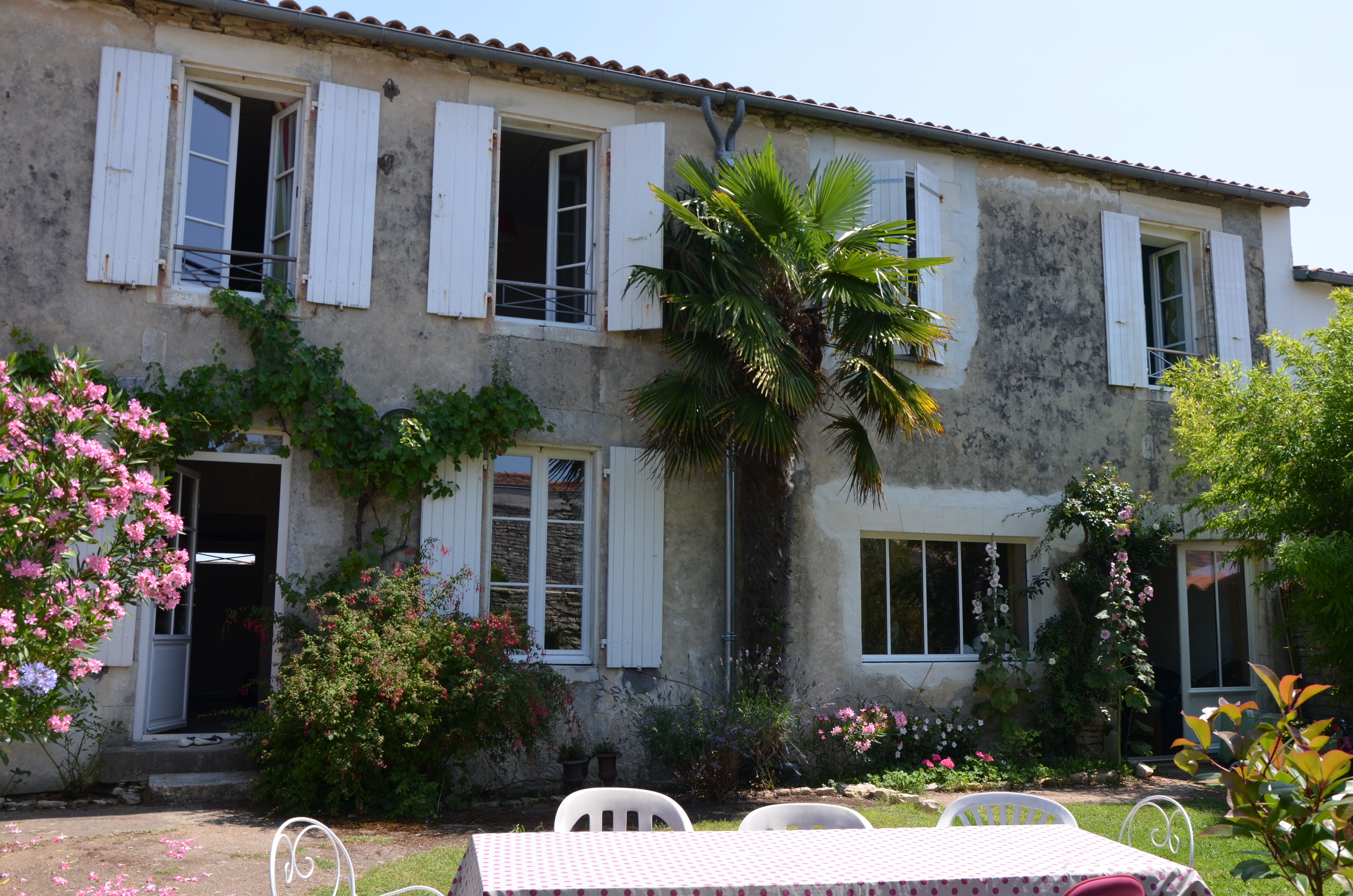 Charming house in the center of the village with  garden