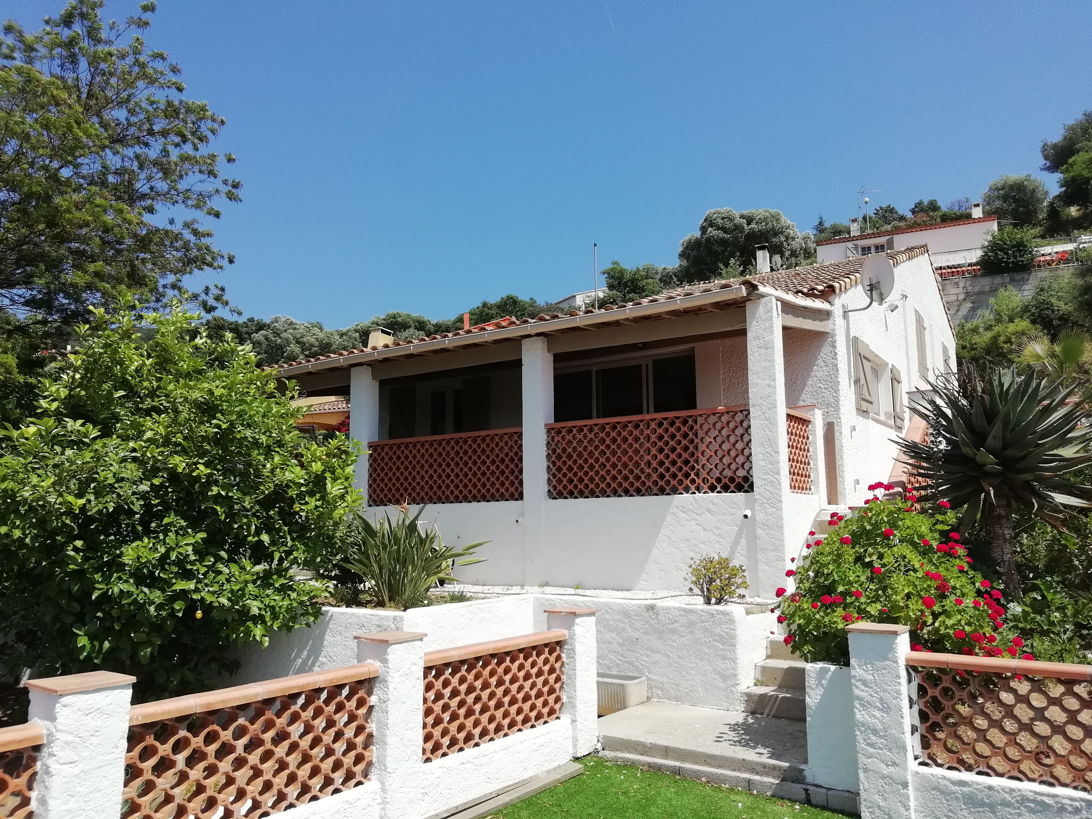 quiet house, Lavandou 1.2 km from the beach