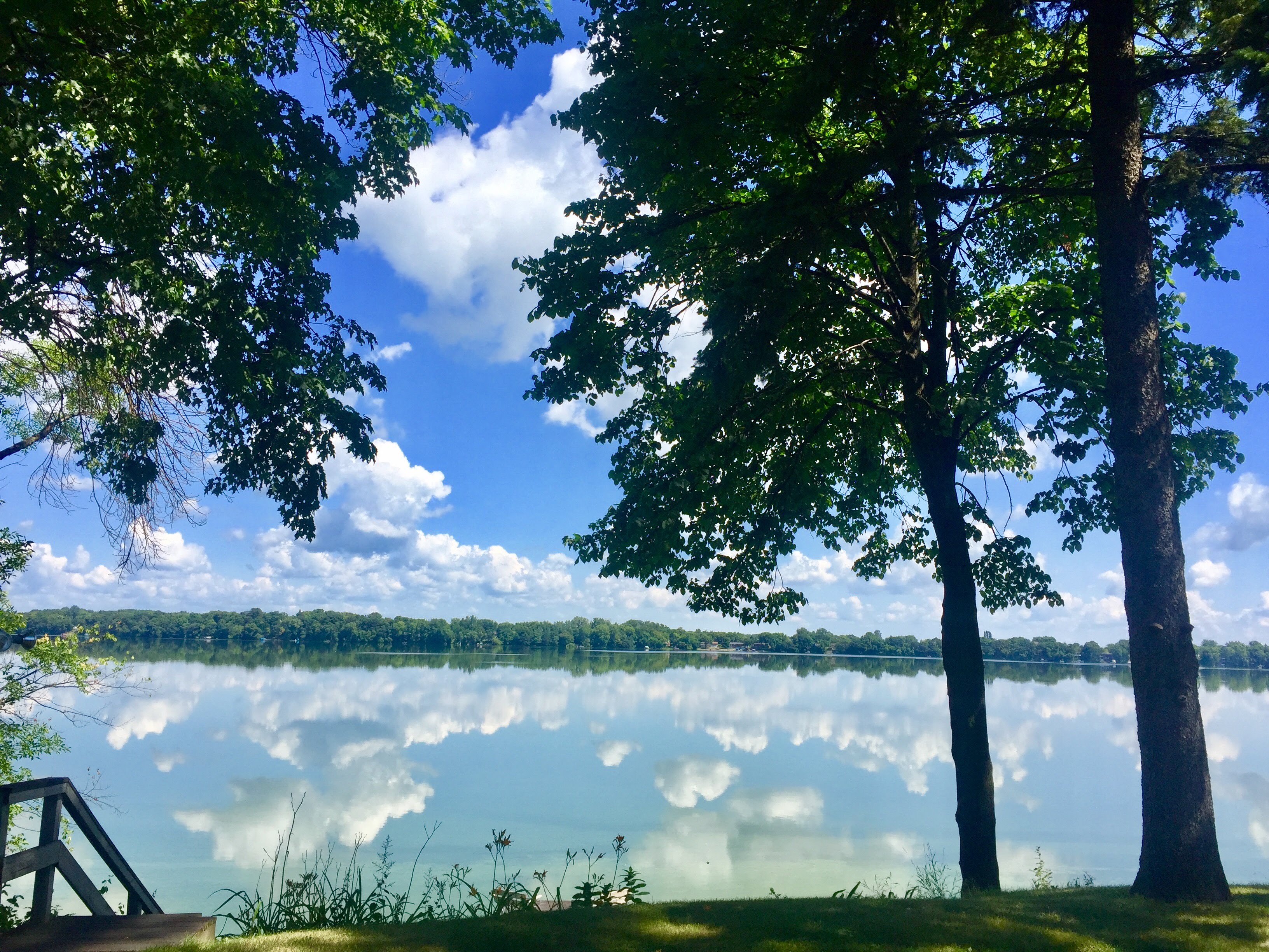 Lakefront Hideaway 50 minutes from Minneapolis. Houses for Rent in