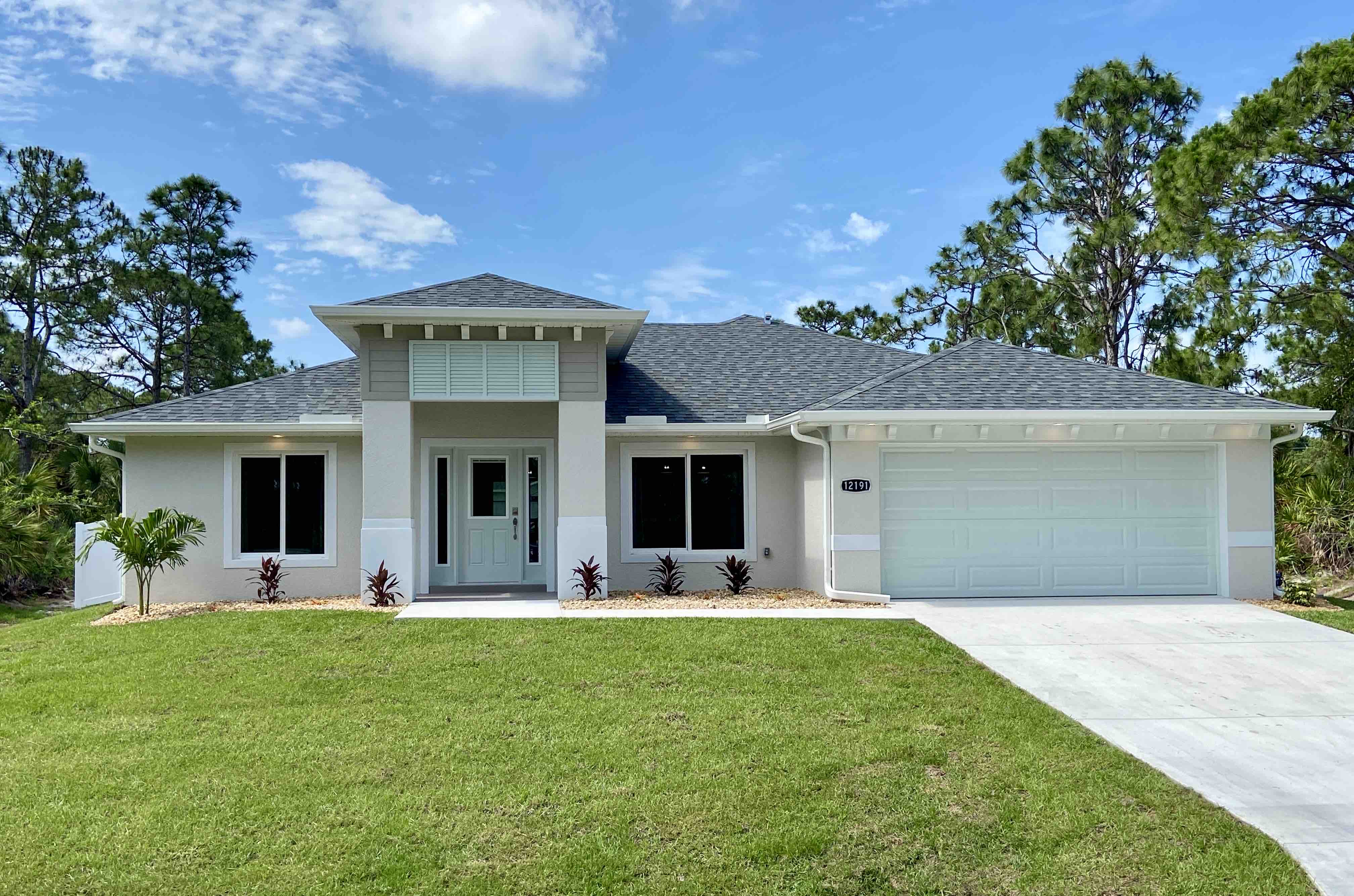 NEW Build in ‘22. Heated Pool. 10 bikes. Pet-Free.