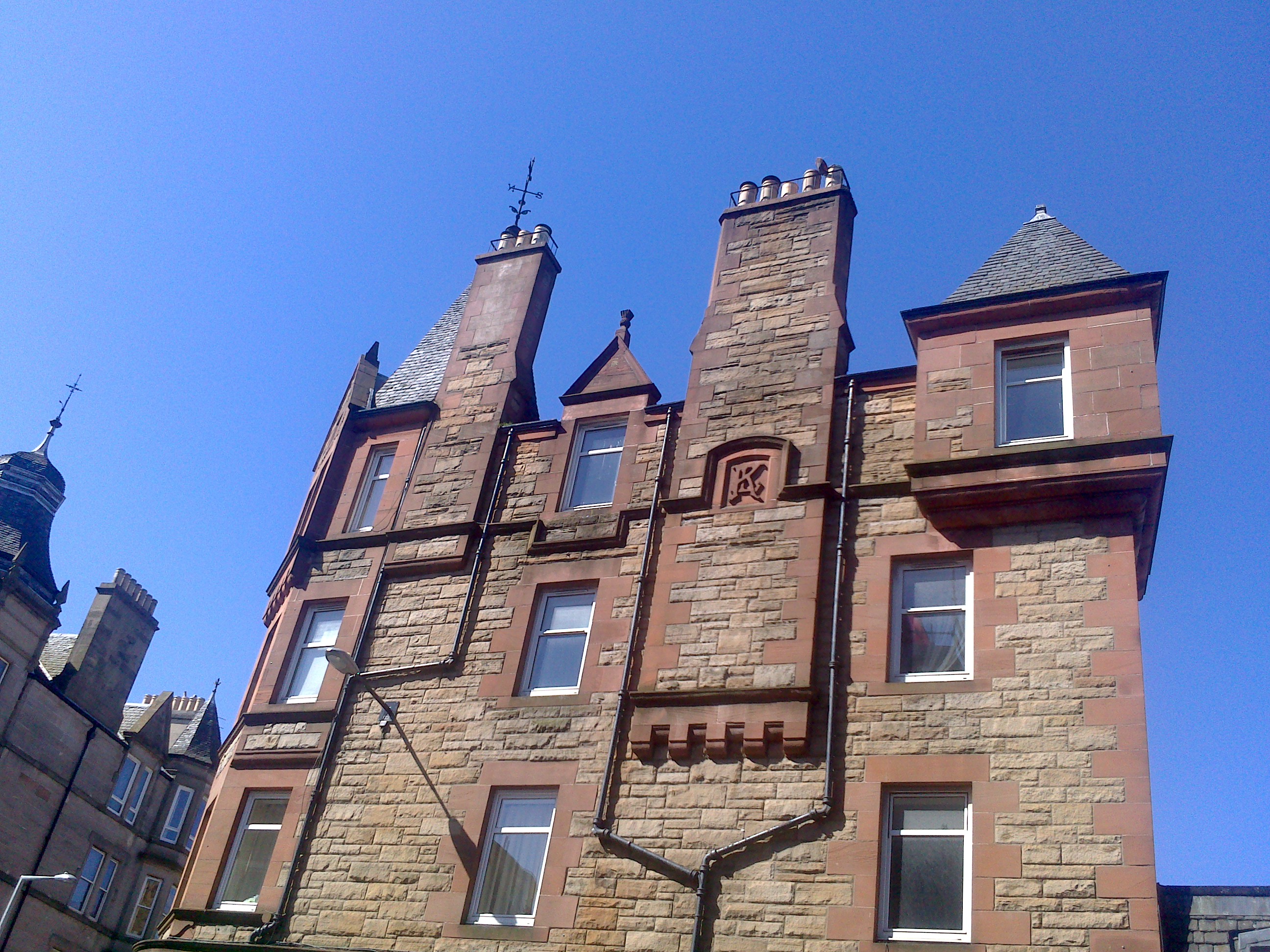 Spacious Canalside Apartment in Polwarth, Edinburgh