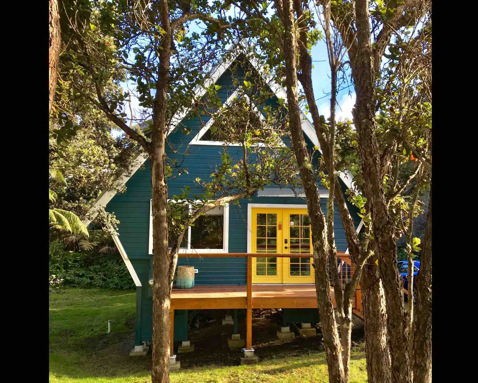 THE COTTAGES AT VOLCANO Hale Manu (Bird House) Cottages for Rent in