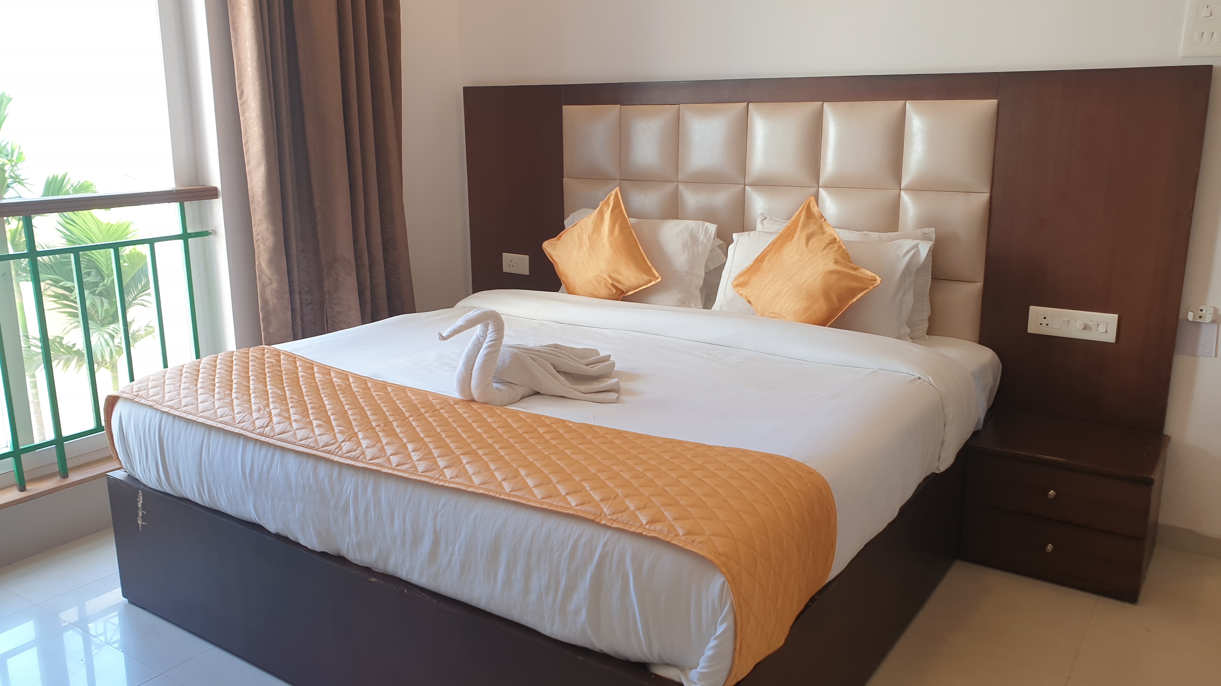Kings Suites- Modern 2BHK,Pool, Wi-fi, Arpora