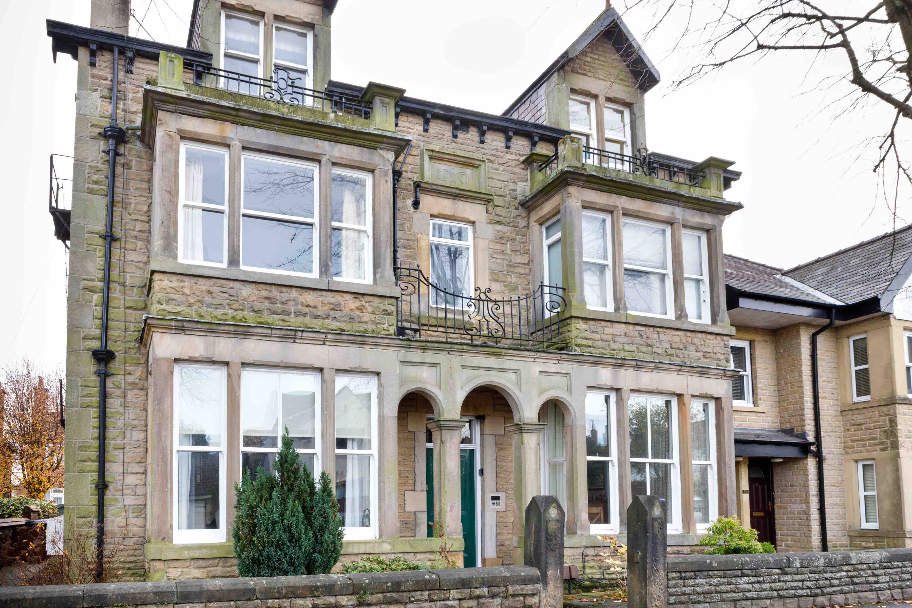 Stylish Ground Floor flat. Trees, Peace + Parking!