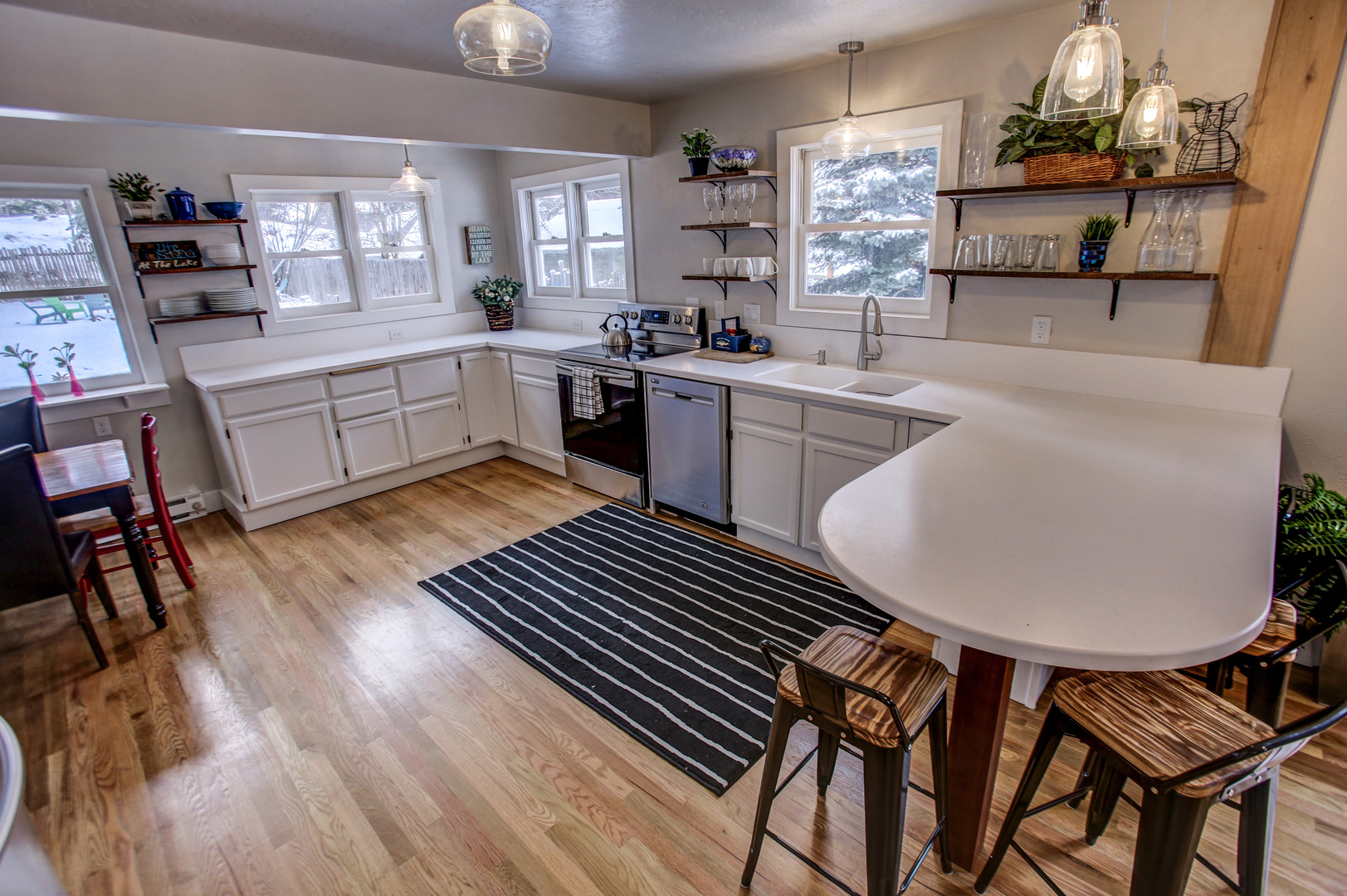 **NEWLY REMODELED 3,000 sf 4B 3ba Hot Tub in Town! Houses for Rent in