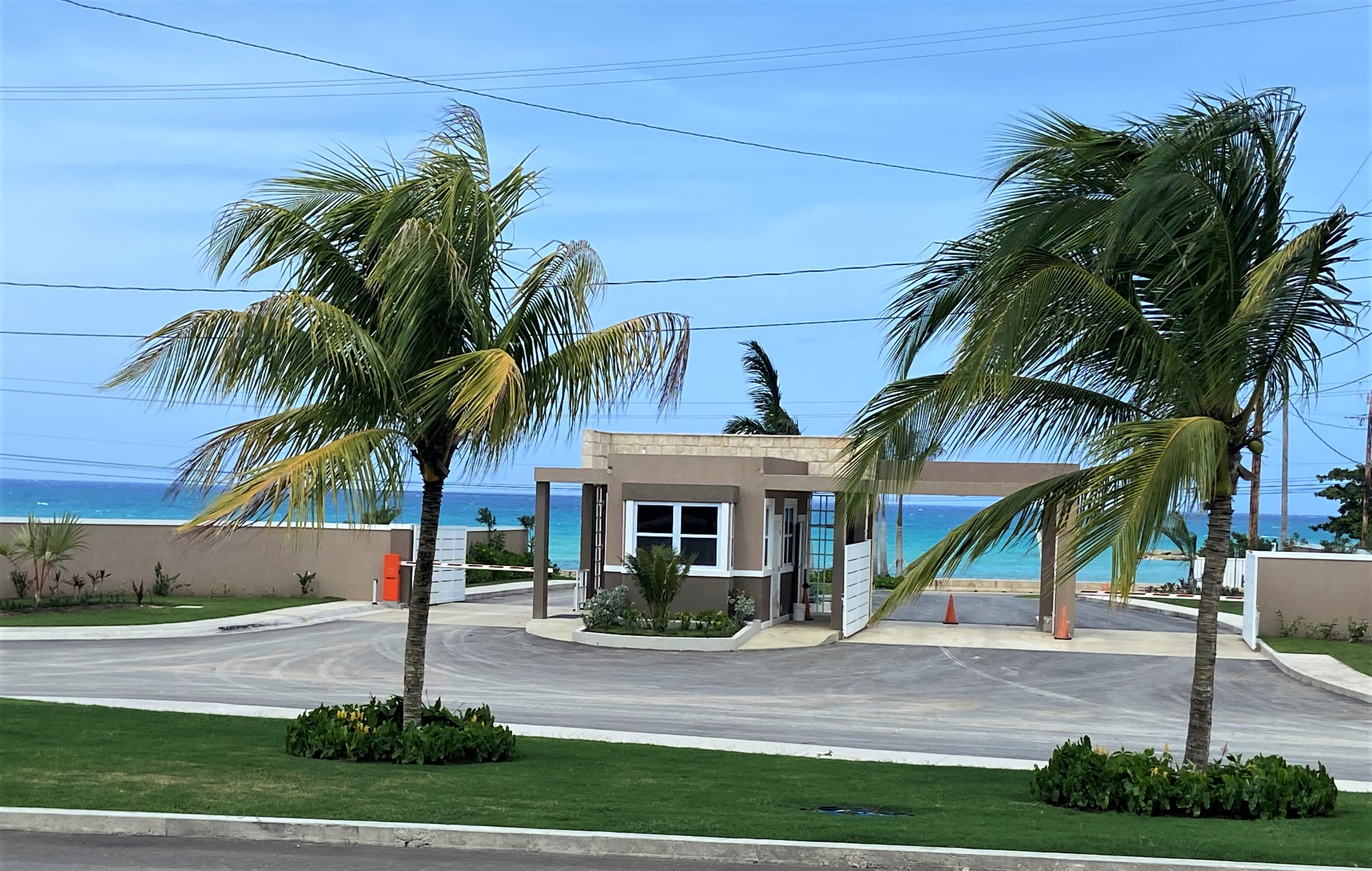 NEW Oceanpointe Beachhouse btw Negril and MoBay Houses for Rent in