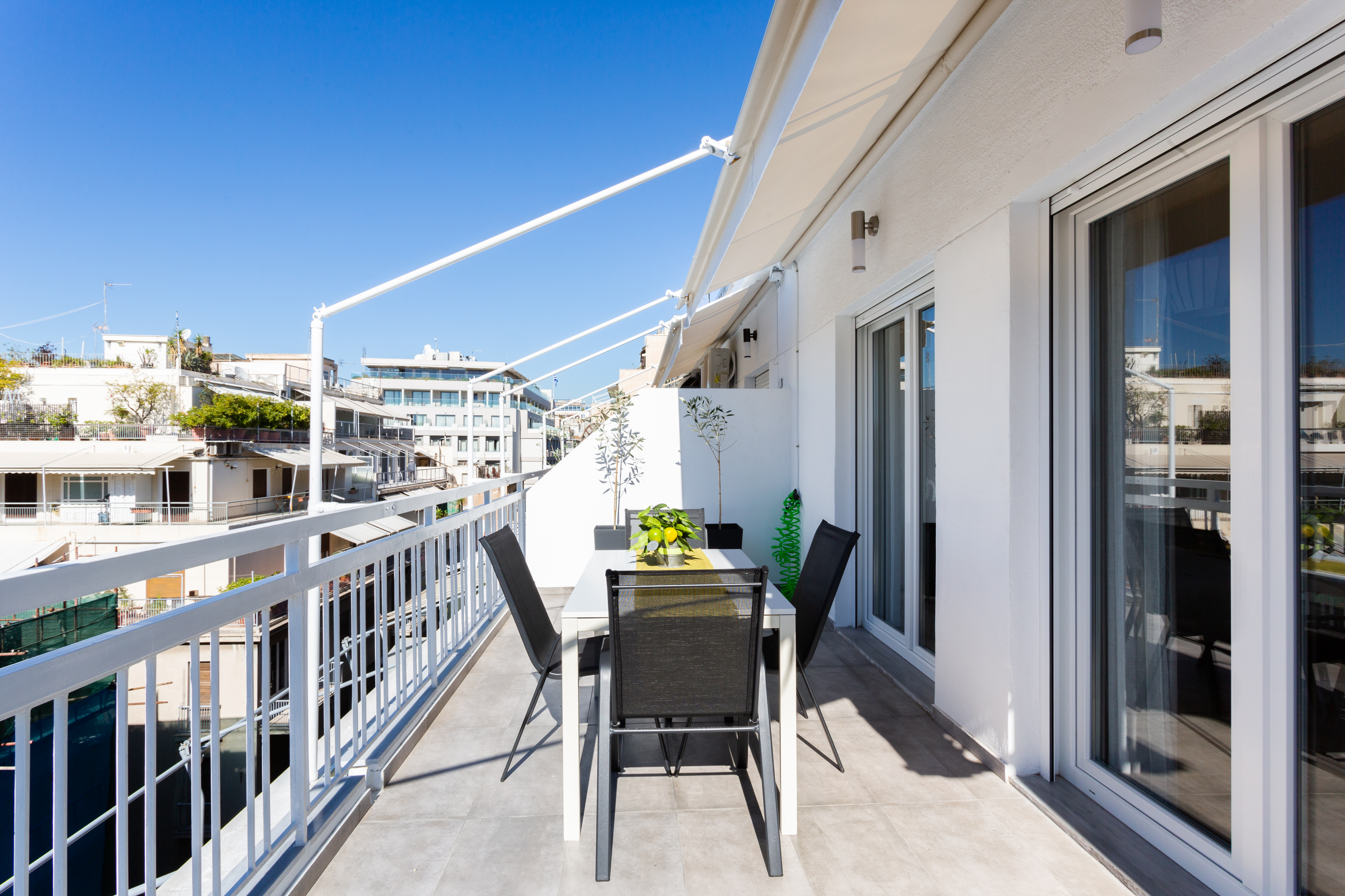 Light-Filled Apartment in the Beating Heart of Athens