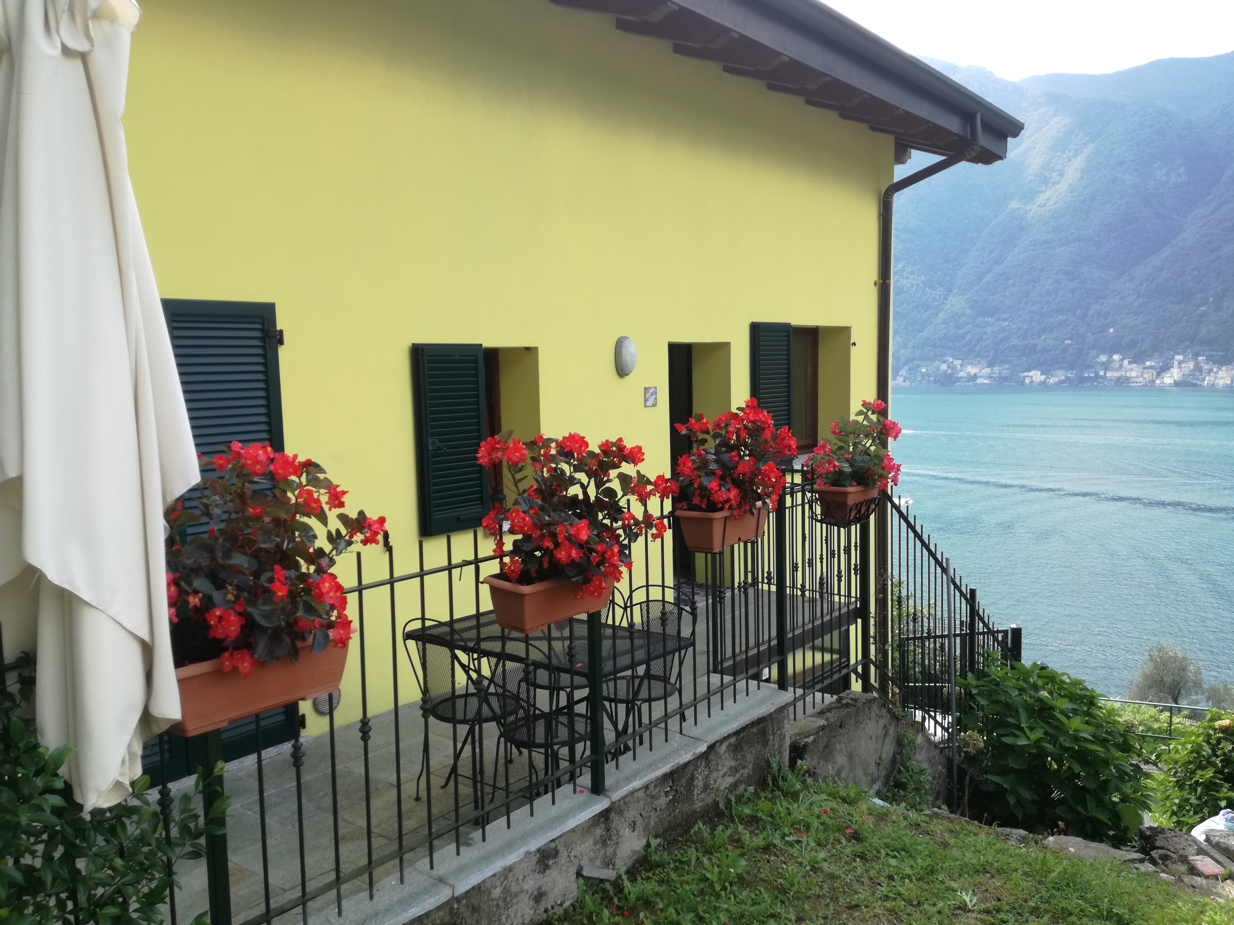 holiday home Lake Como Balcony Mella R Lemon Balcony