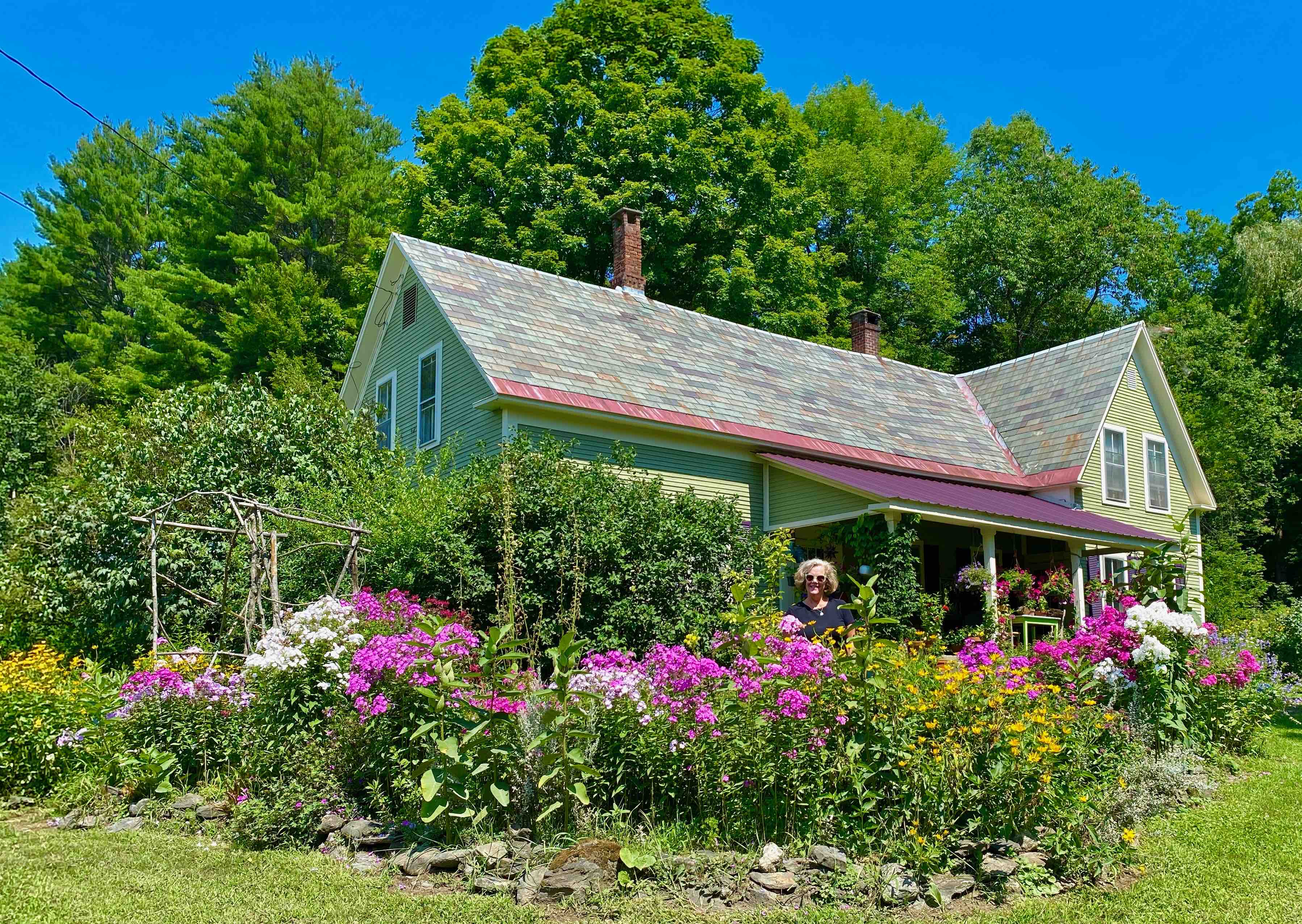 Sunny Studio Apartment in Hartland Apartments for Rent in Hartland