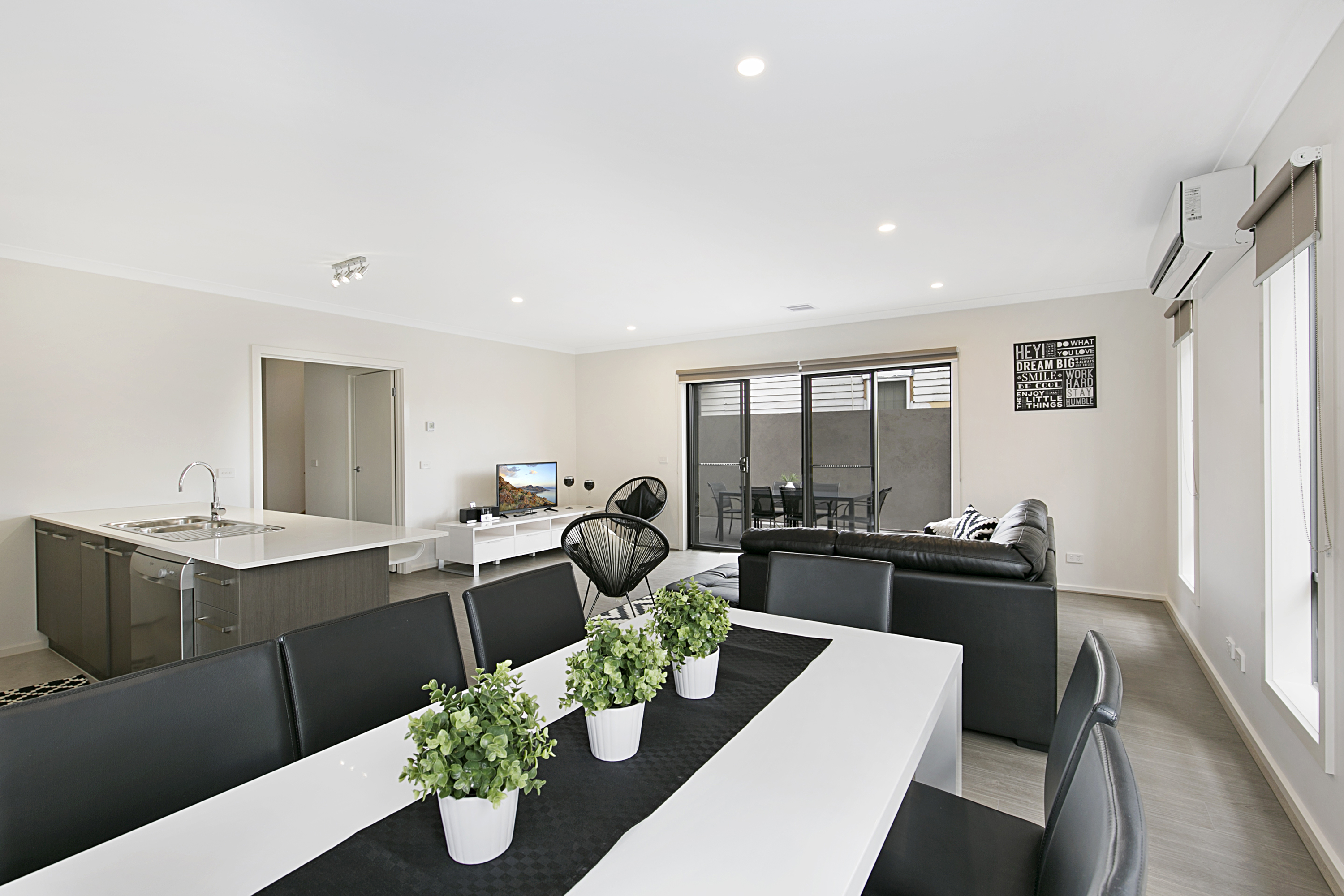 PALM GROVE BEACH HOUSE DROMANA in Dromana, Mornington Peninsula