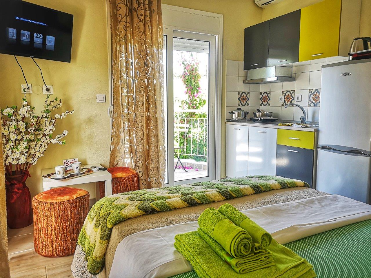 Couple Studio apartment by Spathies Beach