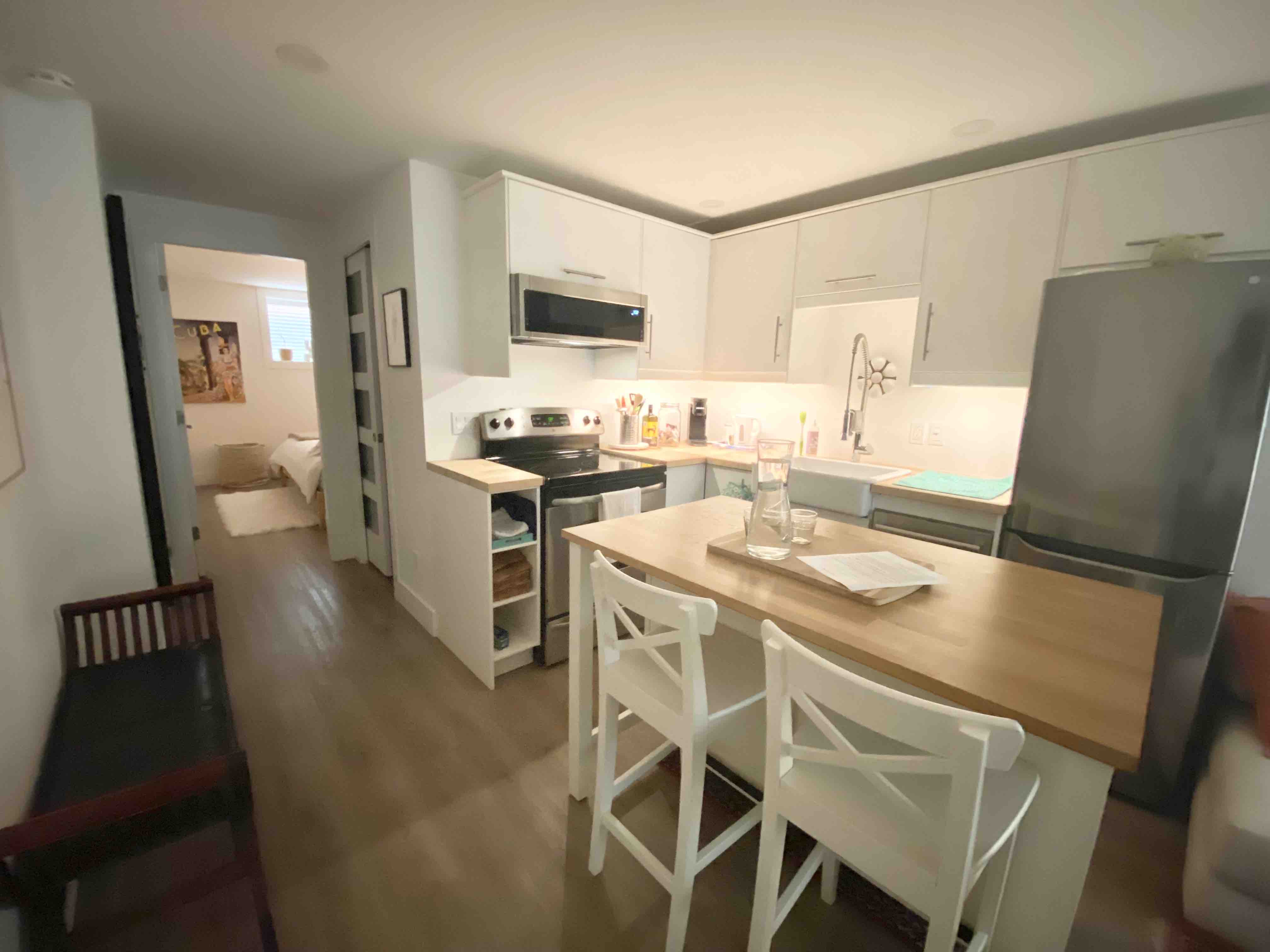 Beautiful Waterfront neighborhood Vancouver Suite