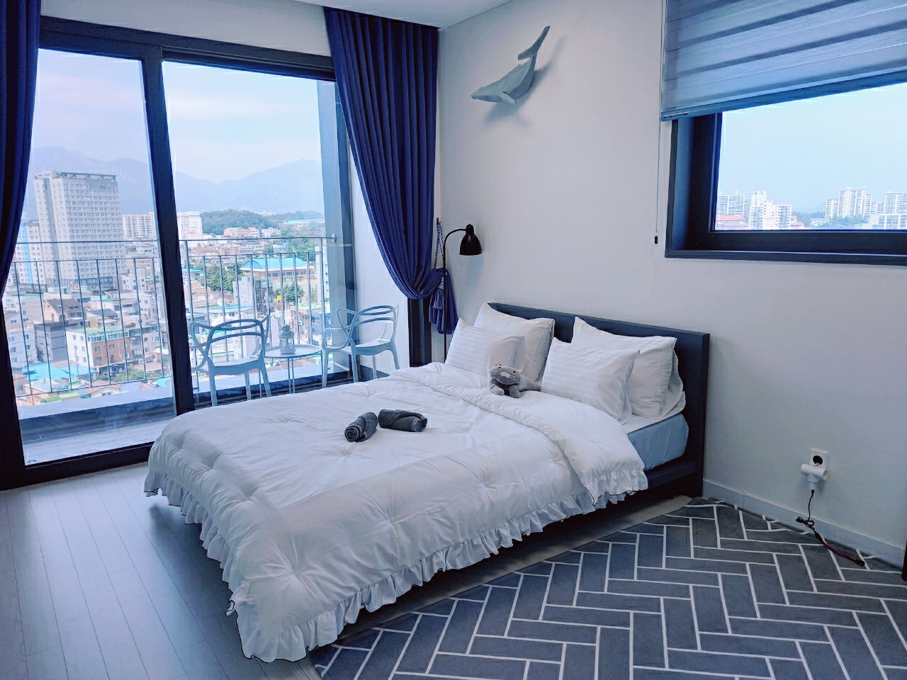 [April House-W]
Netflix/Tucking Trip/Maebae/Abai Village/Jungang Market/Romantic Travel