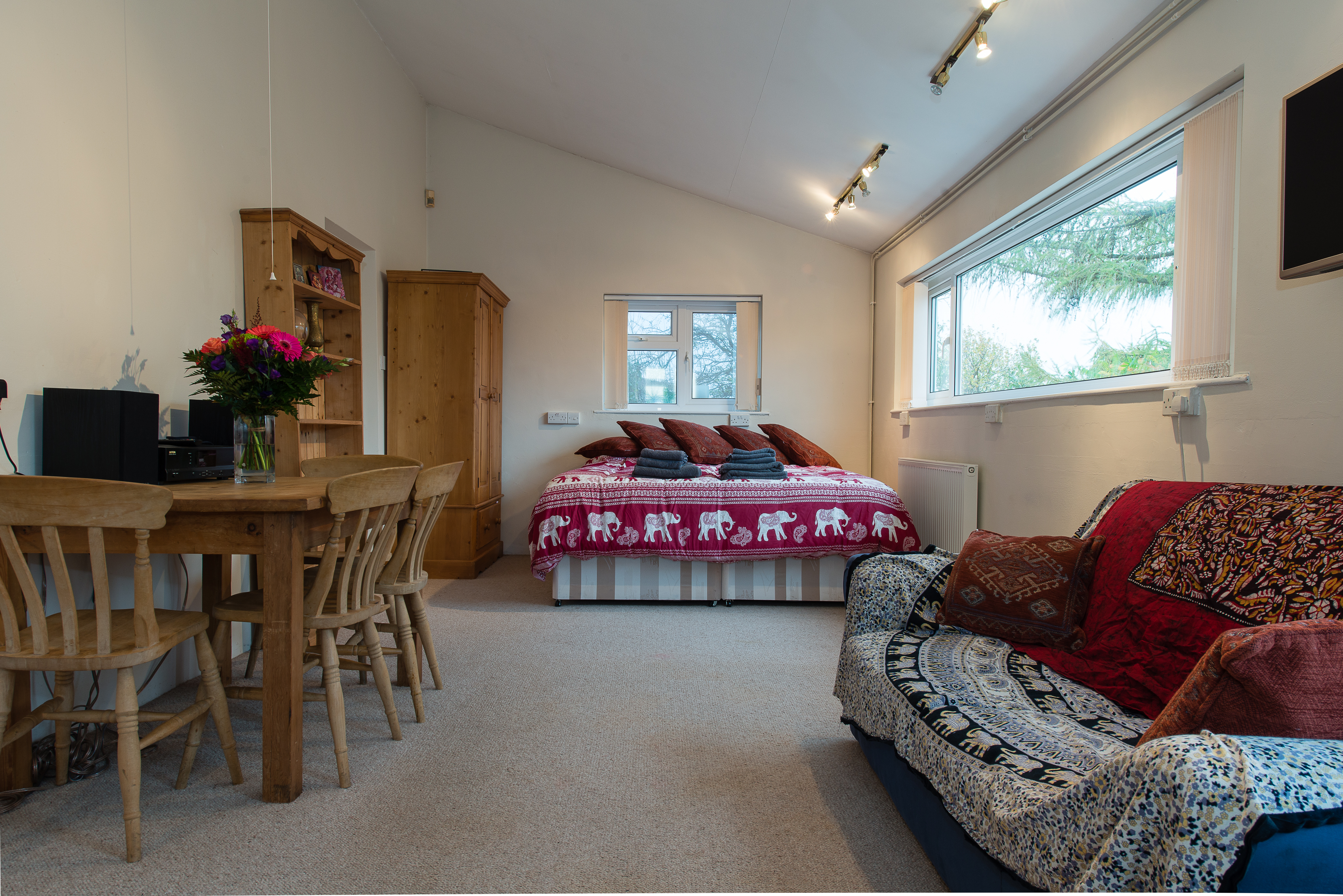 Bristol studio Red Lion Hill Den kitchen+parking in Knowle, Bristol