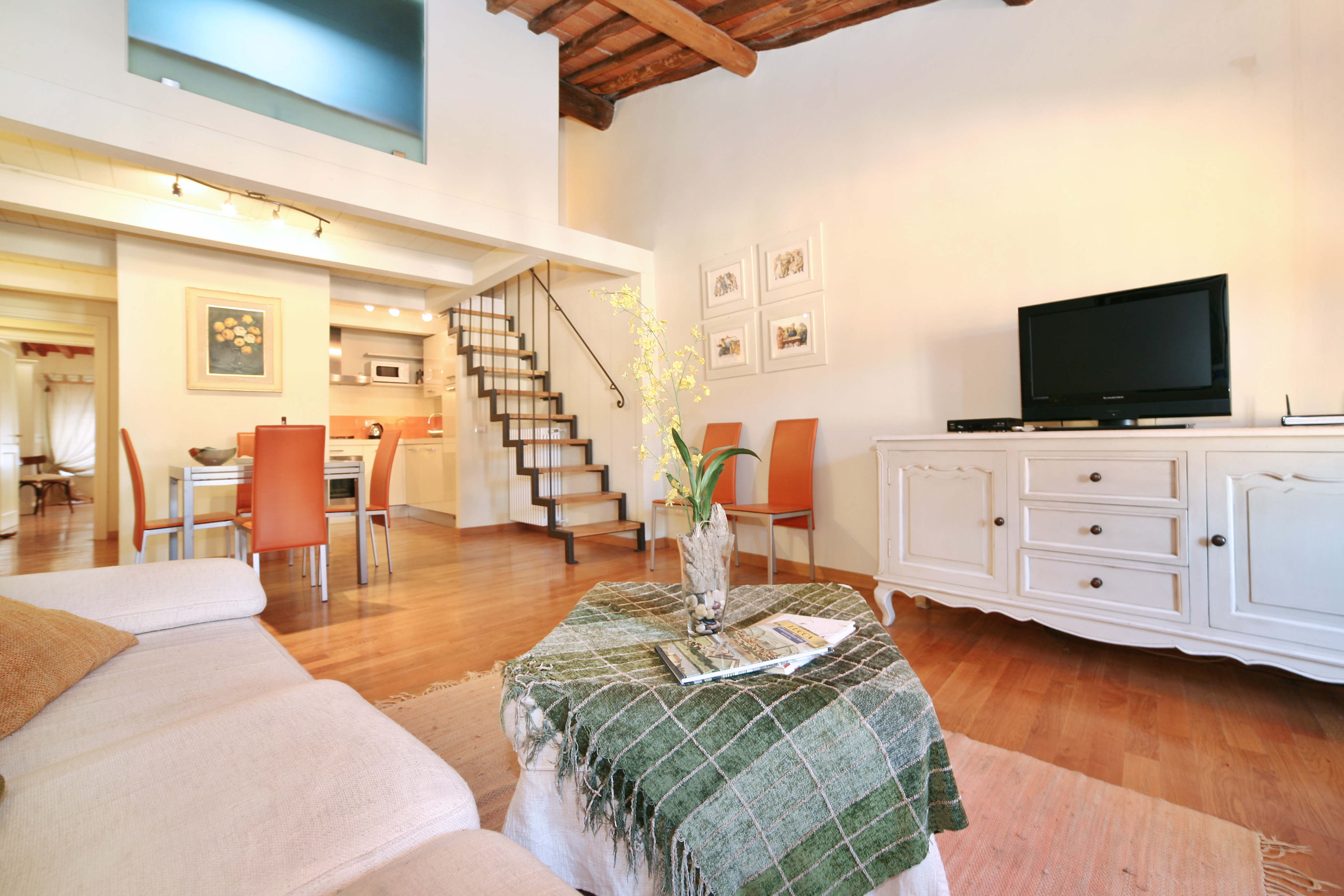 Clean and cozy apt overlooking the Anfiteatro Apartments for Rent in Lucca, Tuscany, Italy