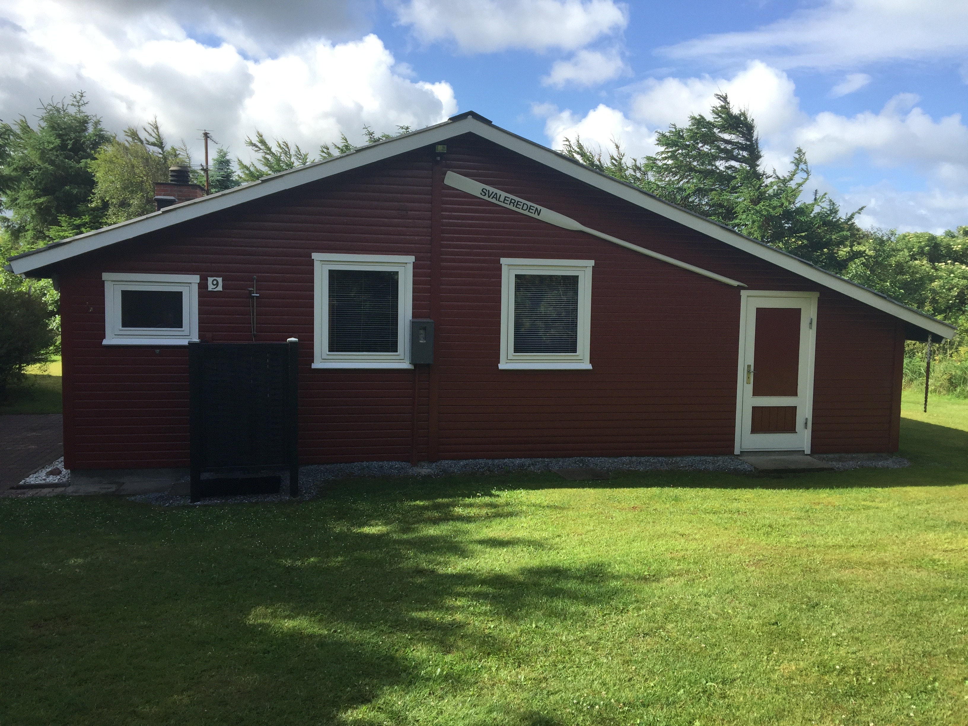 Lovely cottage, very close to Tornby beach.