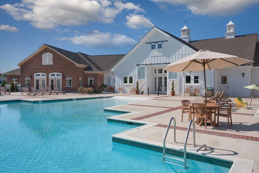 2 dormitorios / 2 baños condominio con cocina completa y lavandería