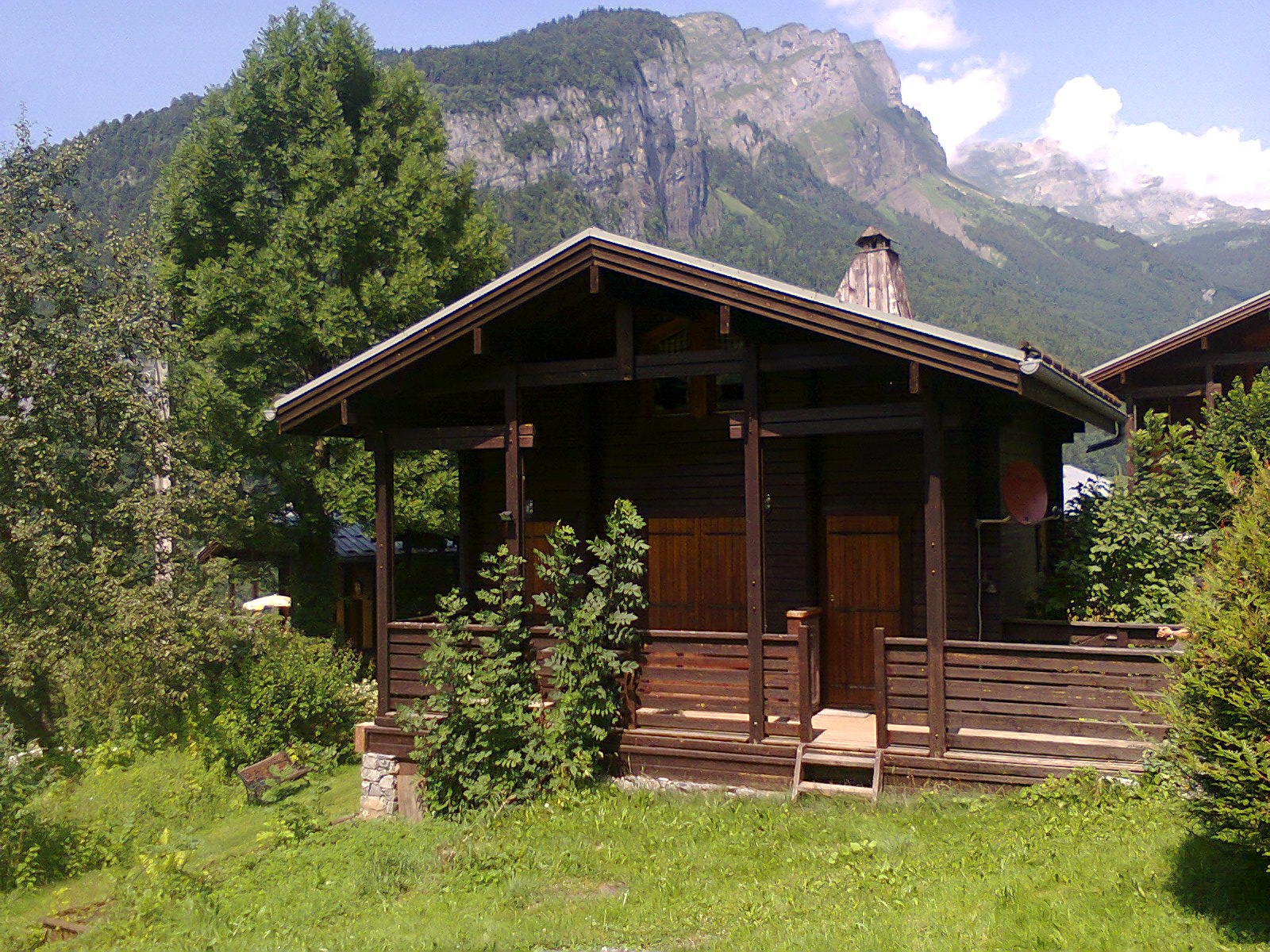 Petit chalet savoyard à 2 pas des pistes et randos - Chalets à louer à ...