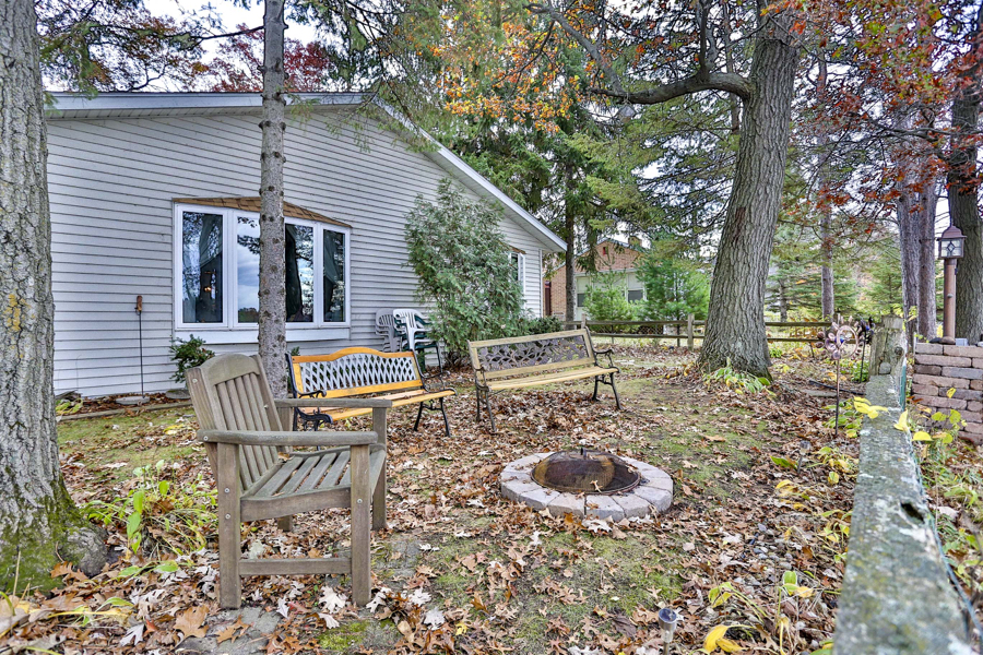 Lake Wissota Getaway with Water View and Access Cabins for Rent in