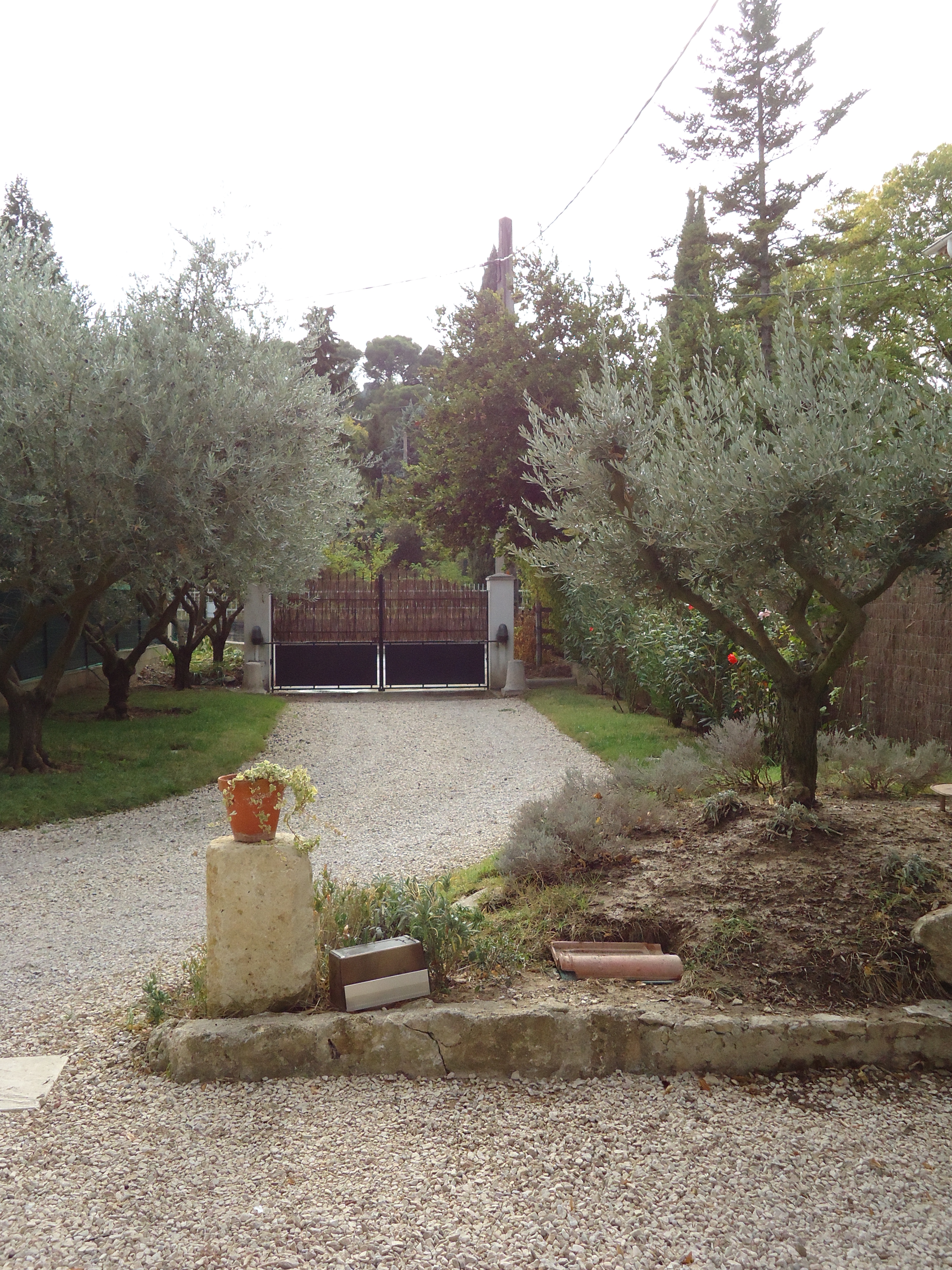 GITE LES OLIVIERS - LA ROQUE D'ANTHERON