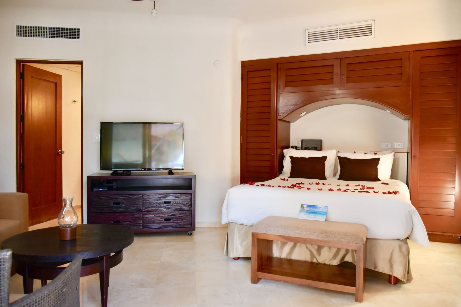 Ocean view, deluxe studio in the heart of Playa del Carmen. 202