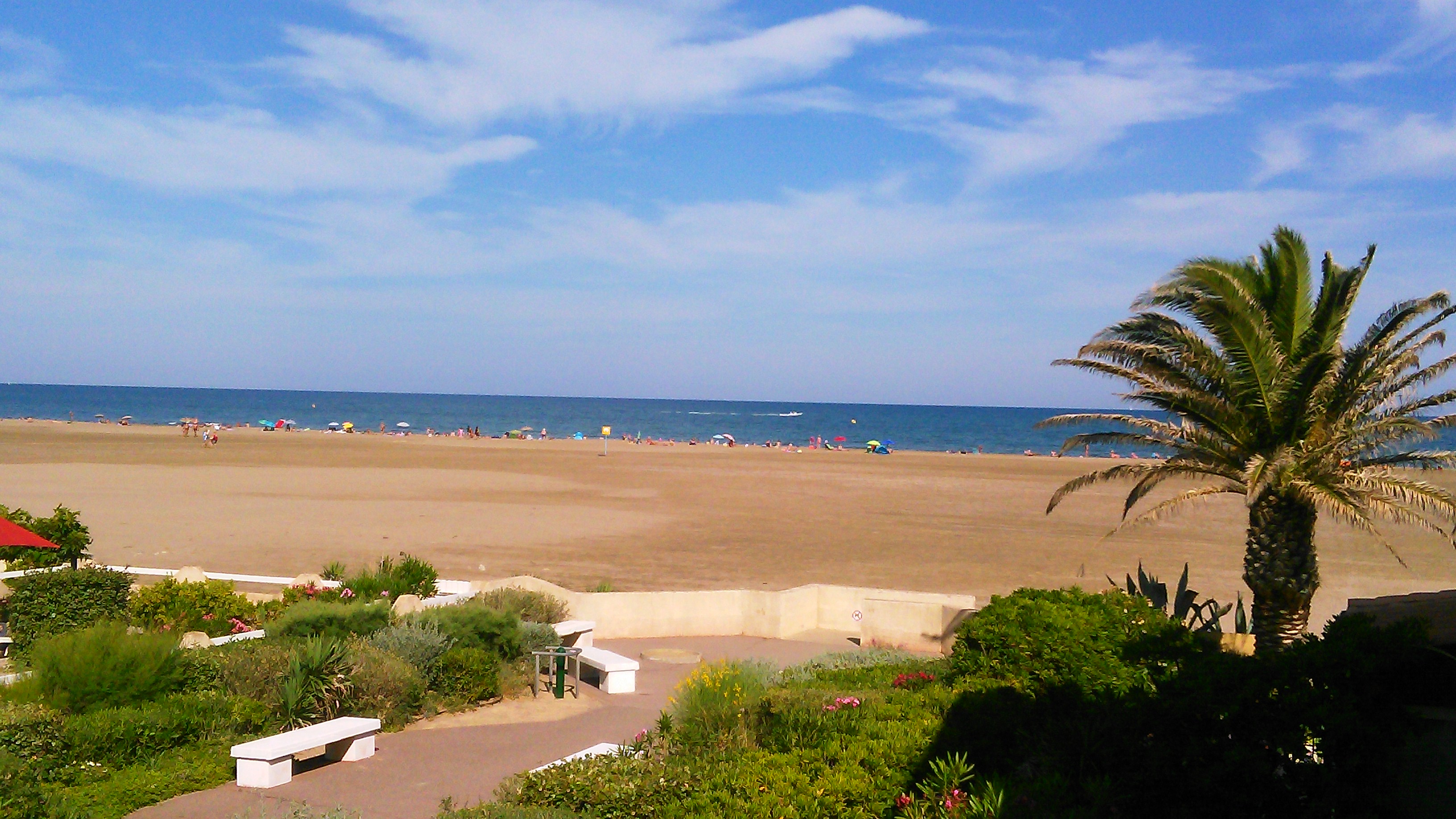 Sea view apartment 40m from the beach