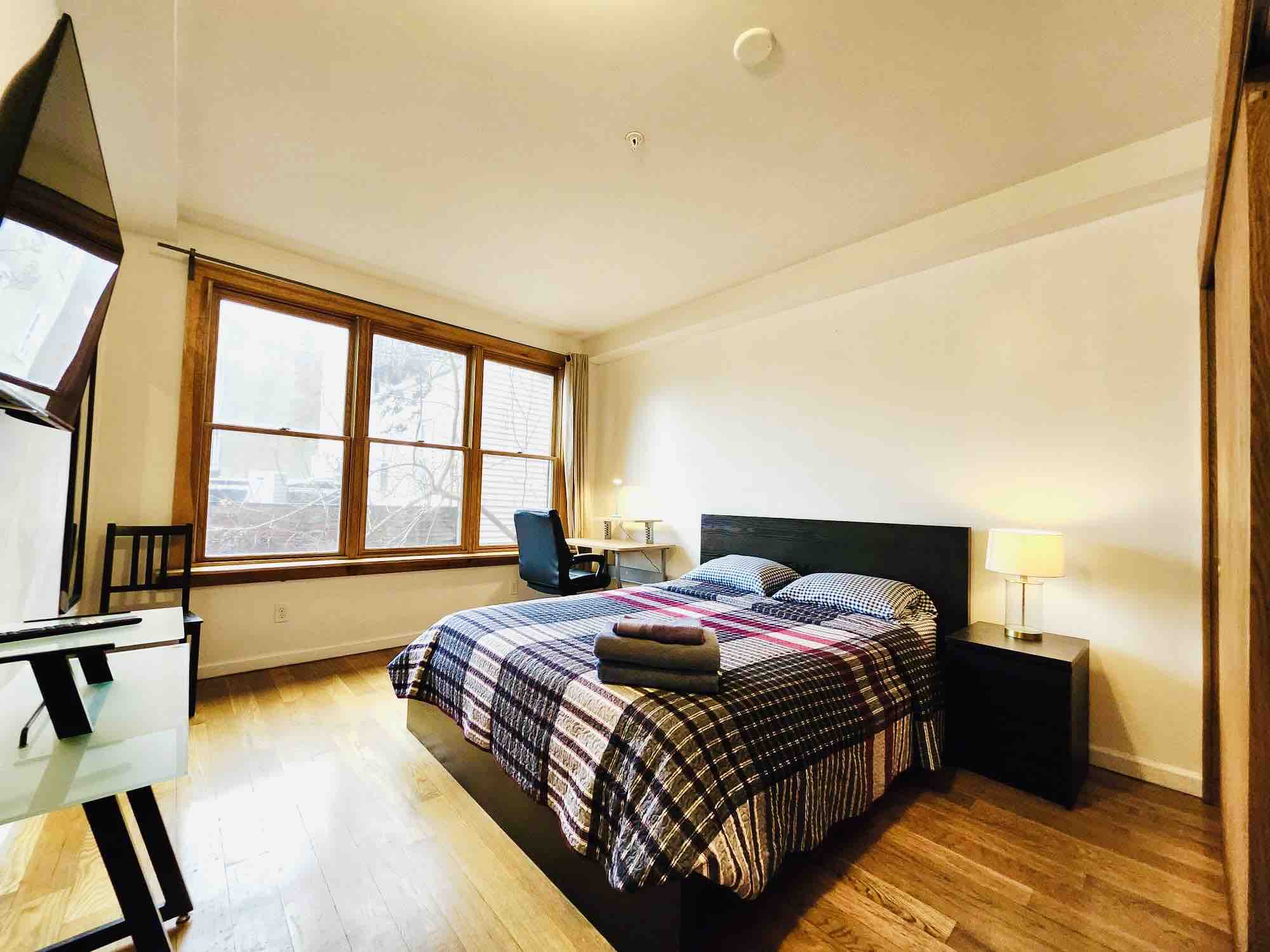 Huge Modern room Downtown Jersey City/WIFI in Ward E (councilmember James Solomon), Jersey City