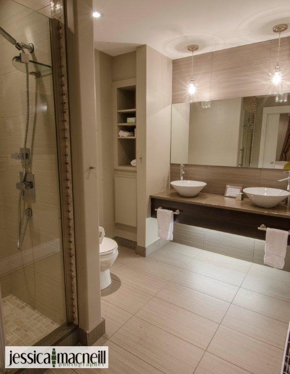 Canada's Rotating House, Suites, & Tours (Condo 1) Apartments for