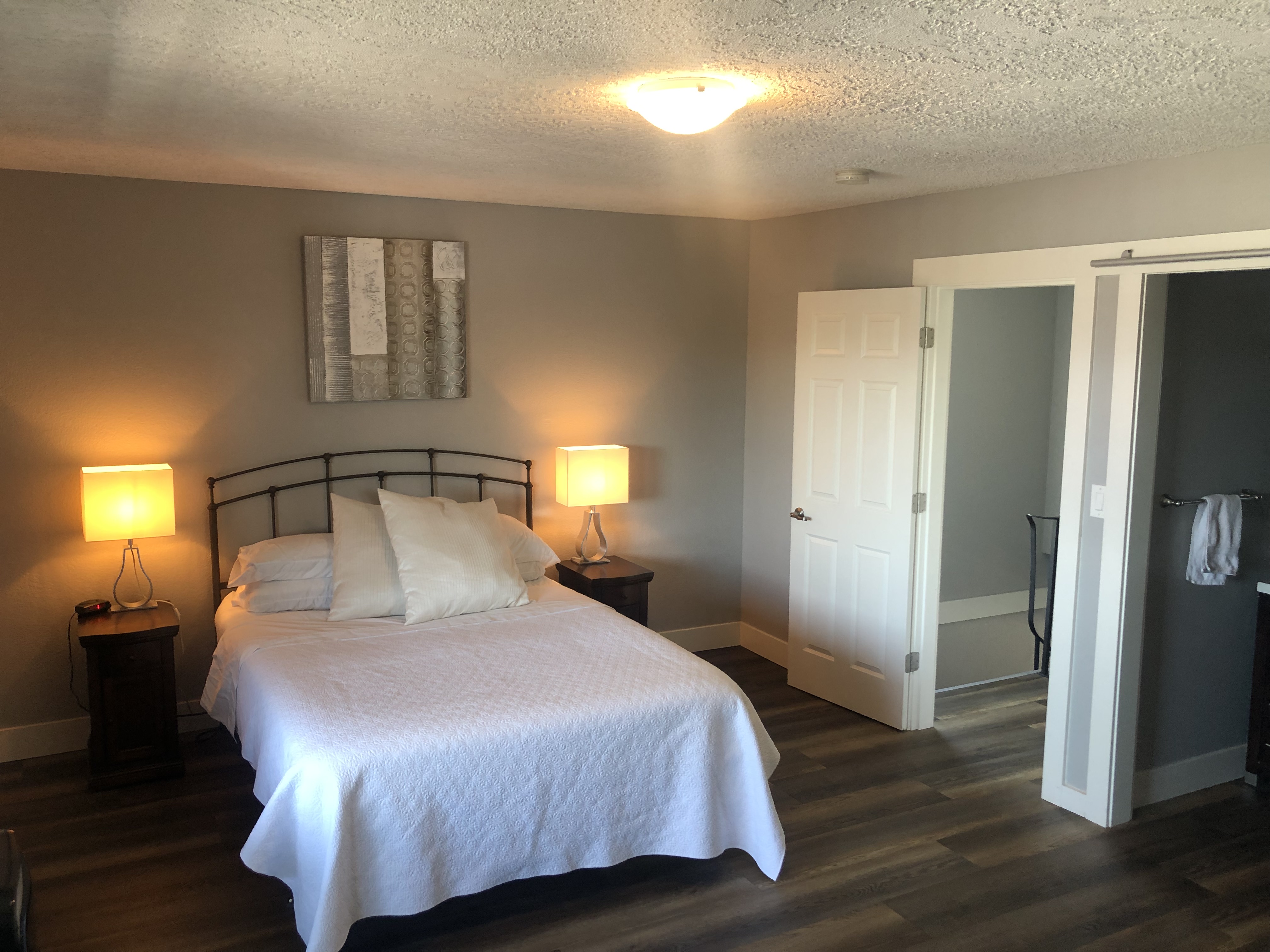 Modern Townhouse in cute little Esquimalt. Houses for Rent in