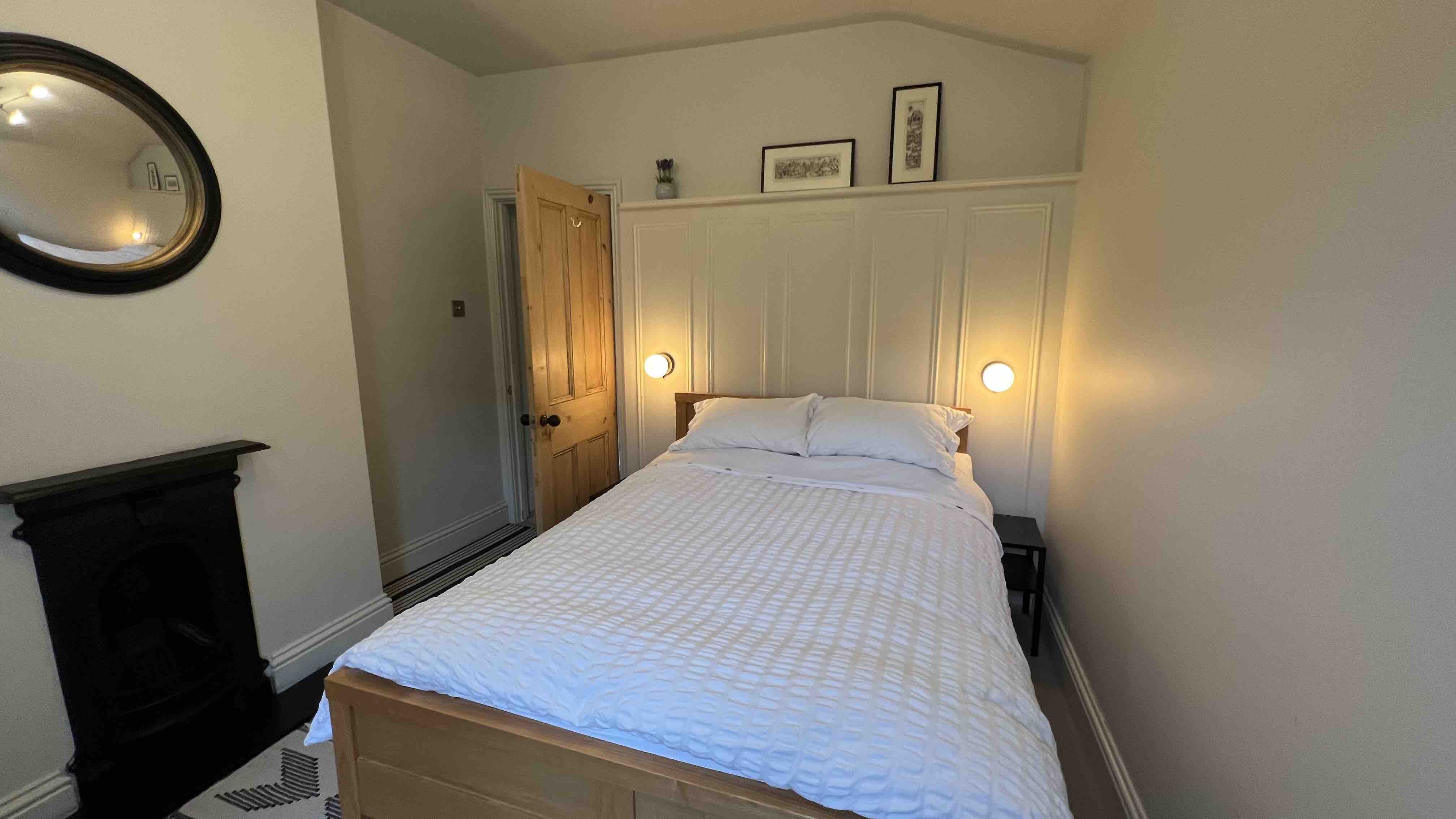 Garden View Double Room in Southville in Southville, Bristol