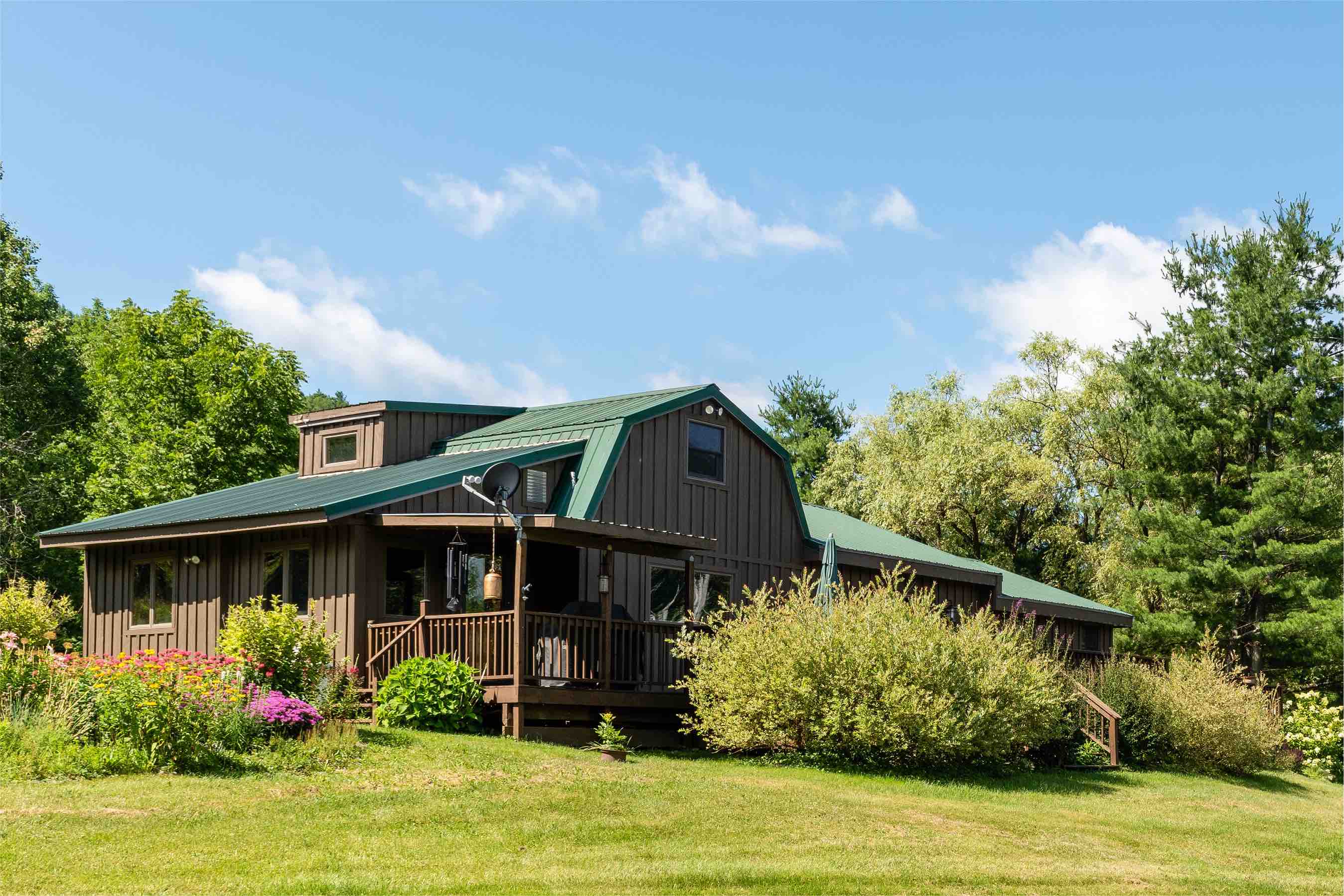 Mountain and tree view cabin on 12 private acres