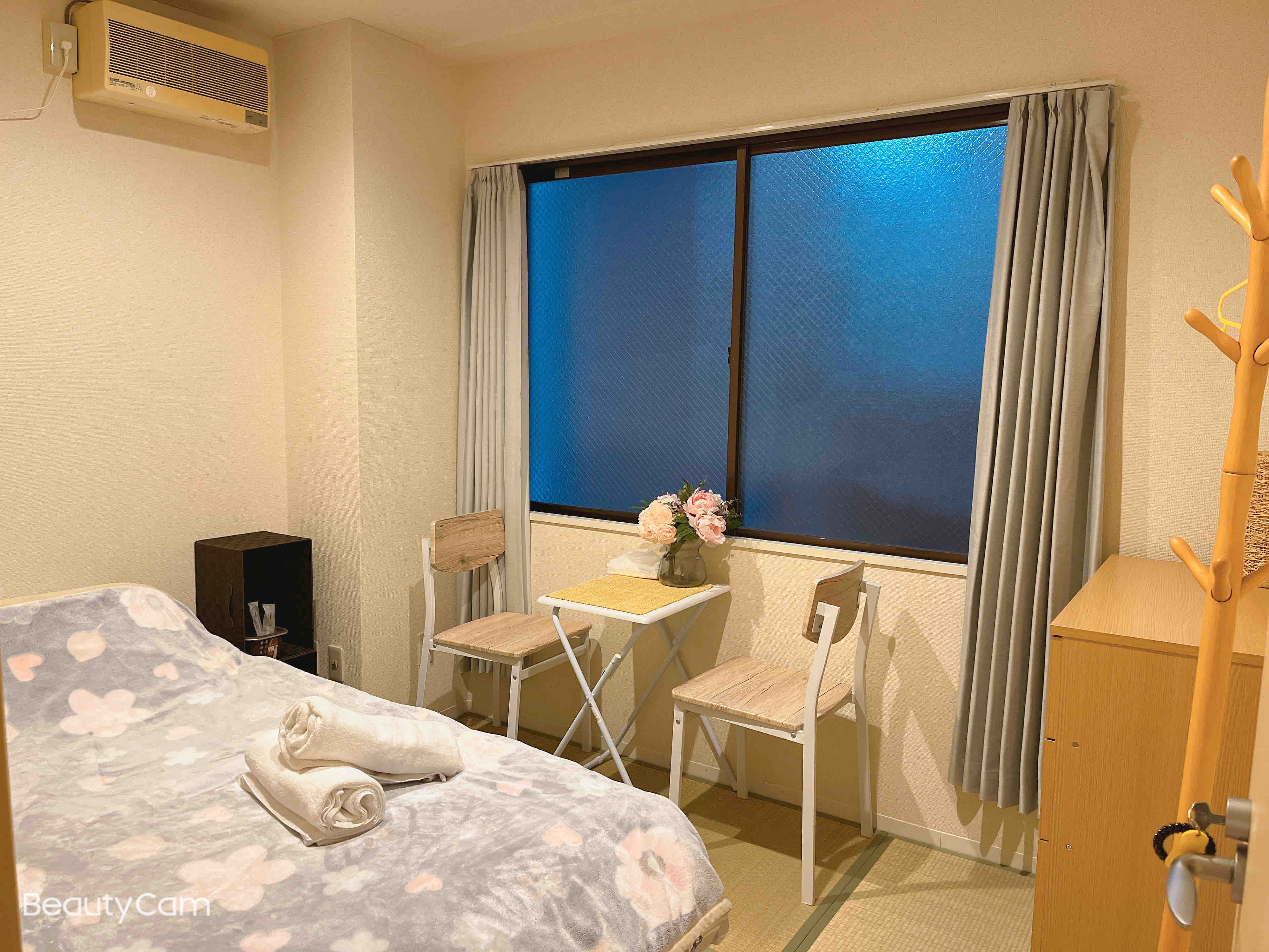 上野秋葉原中心. 温馨Share room有锁可寄存行李，附近大量餐厅购物出行方便，免费Wi-Fi！