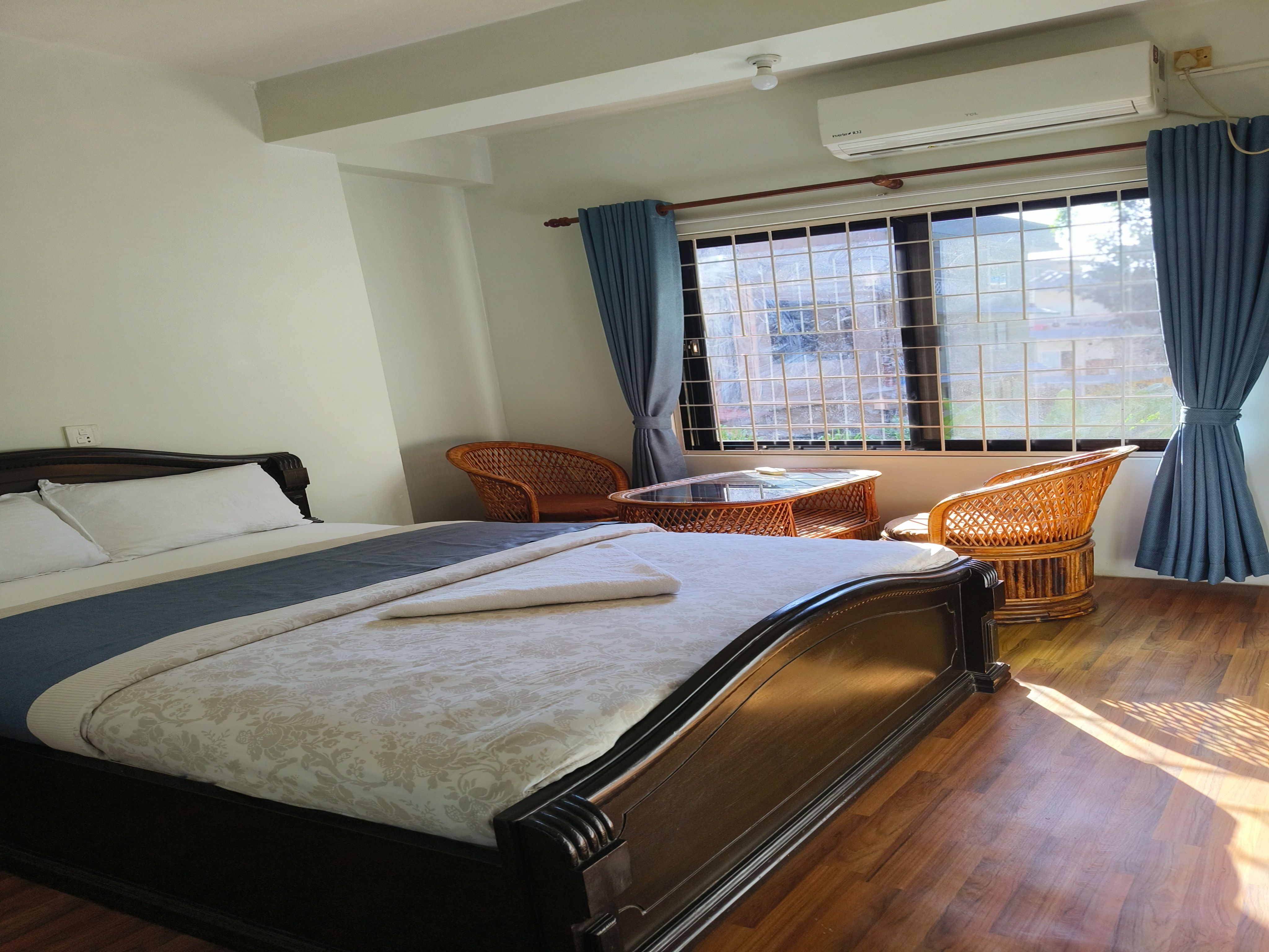 Orange apartment - with garden