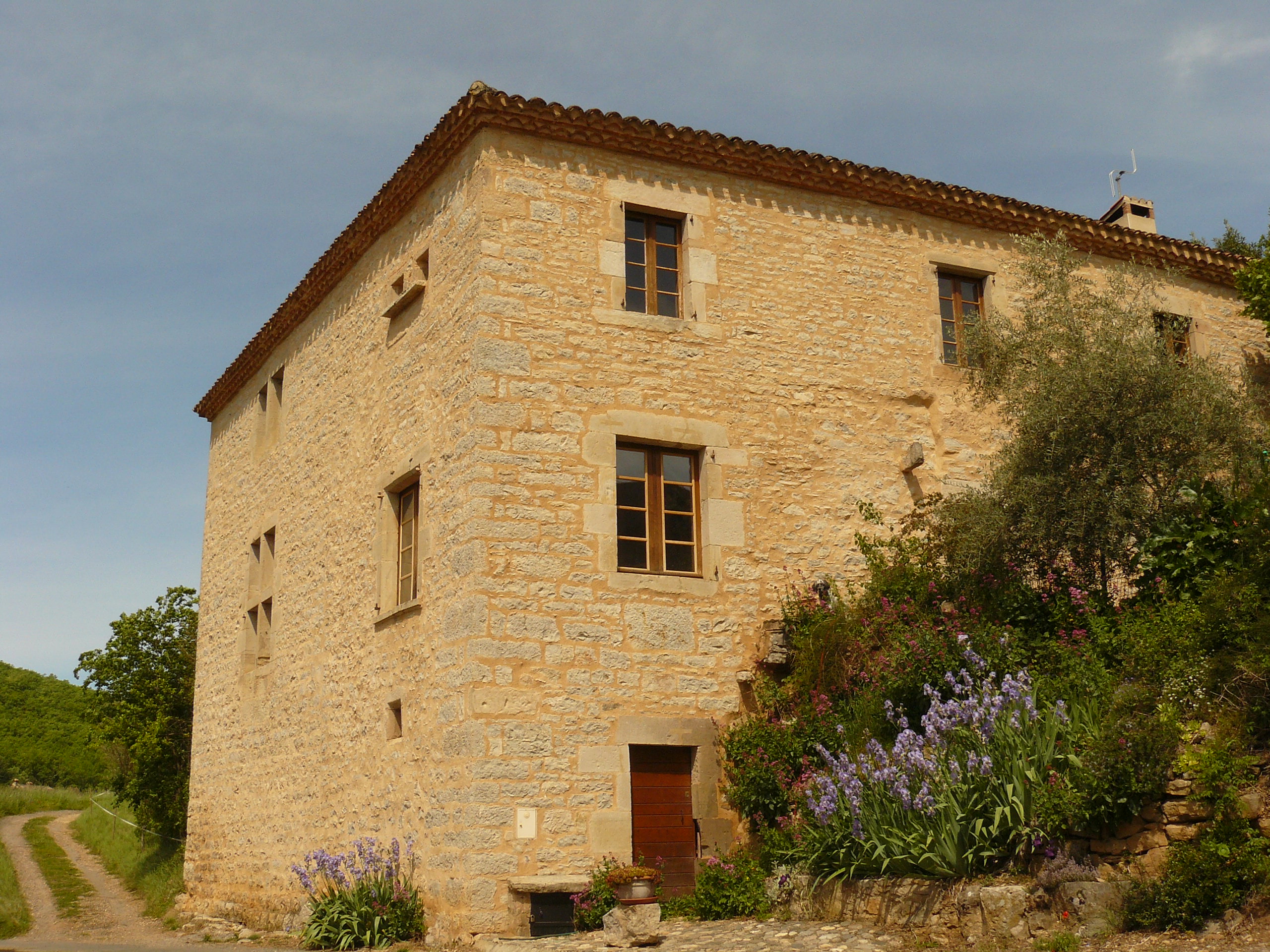 Le Corps De Garde Du Chateau Castles For Rent In Milhars Midi Pyrenees France